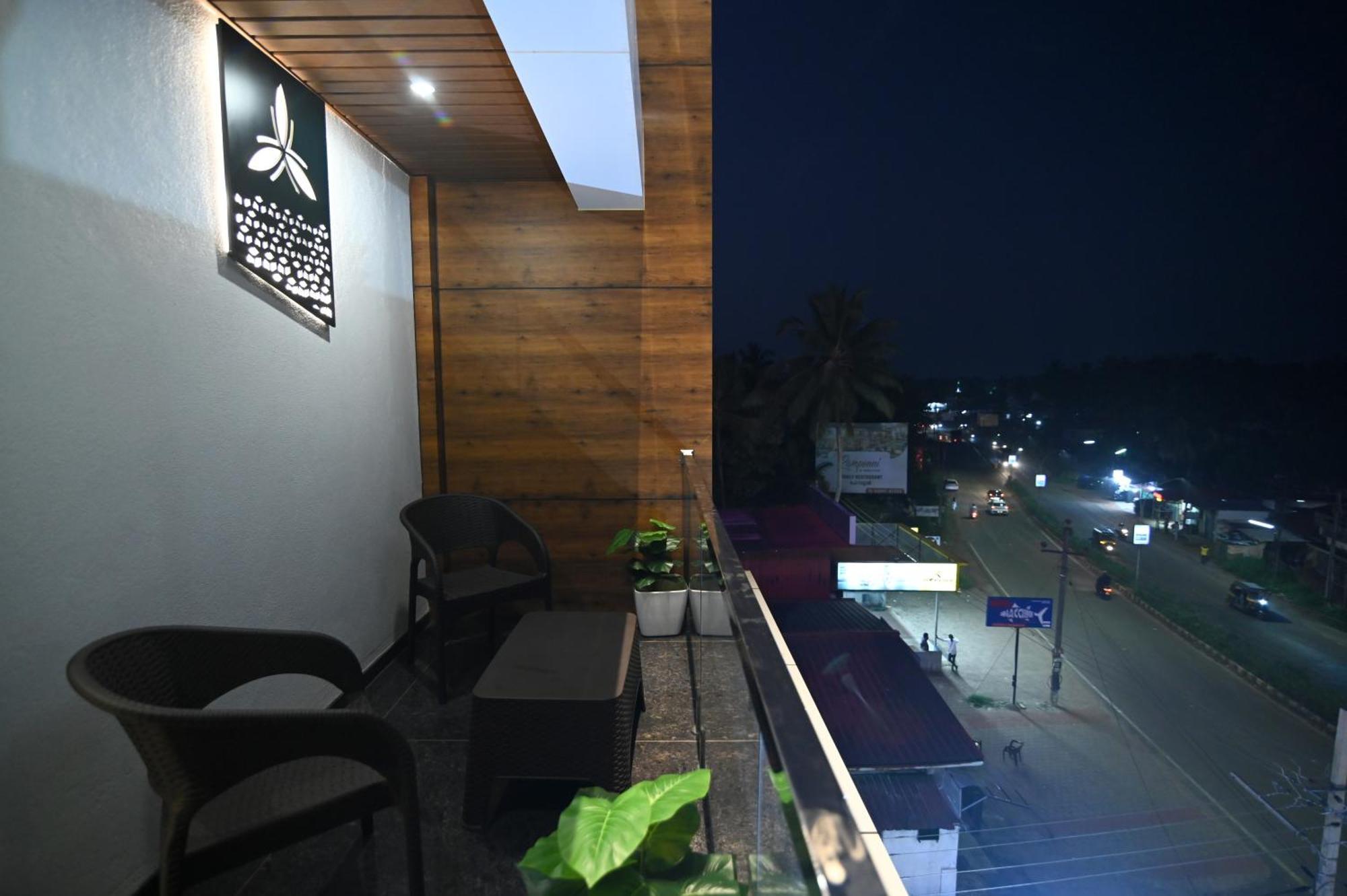 Aurelia Comforts - Deralakatte Hotel Mangalore