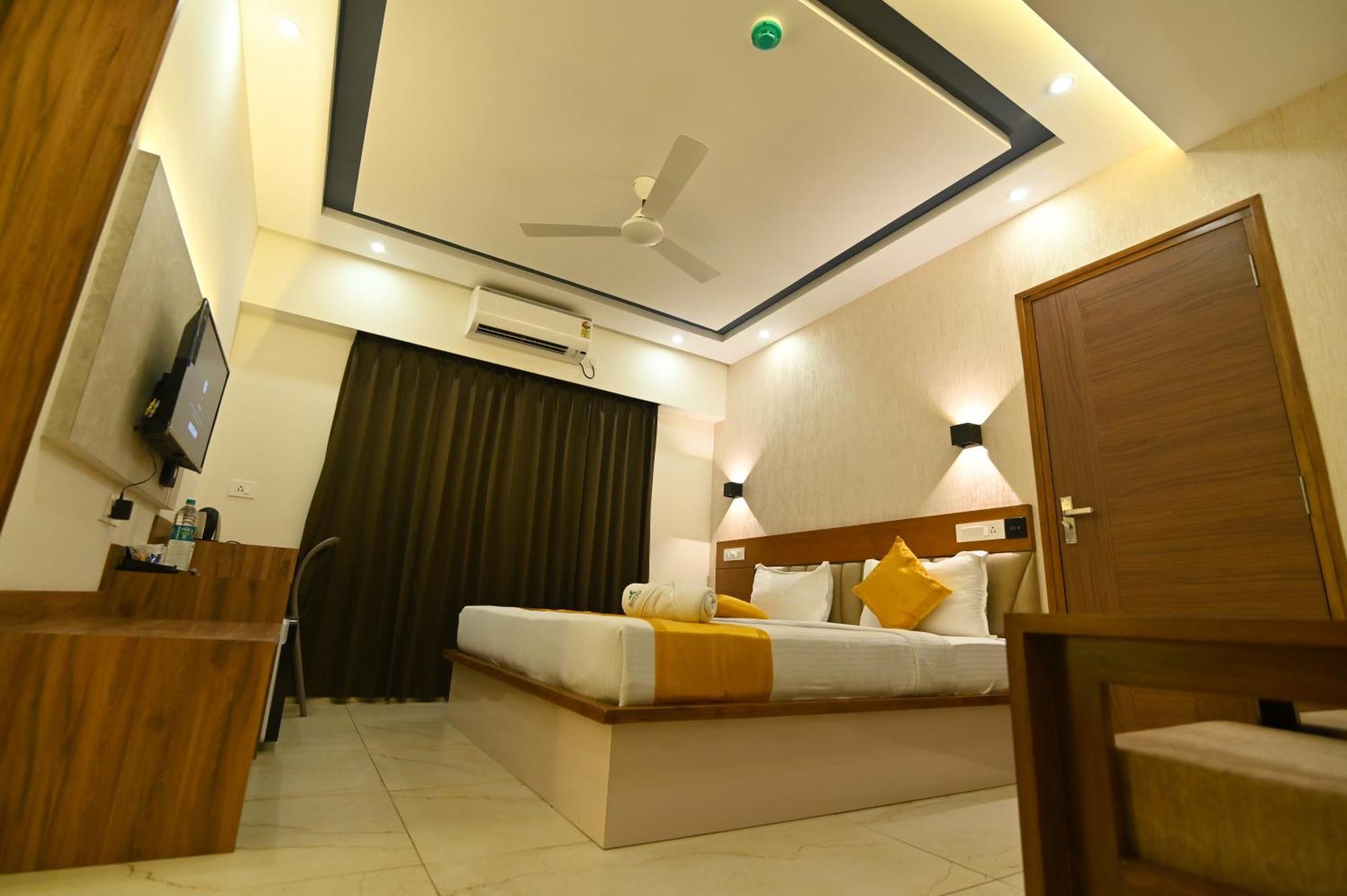 Hotel Aurelia Comforts - Deralakatte Mangalore
