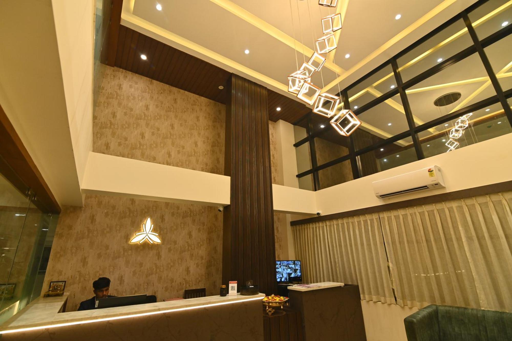 Aurelia Comforts - Deralakatte Hotel