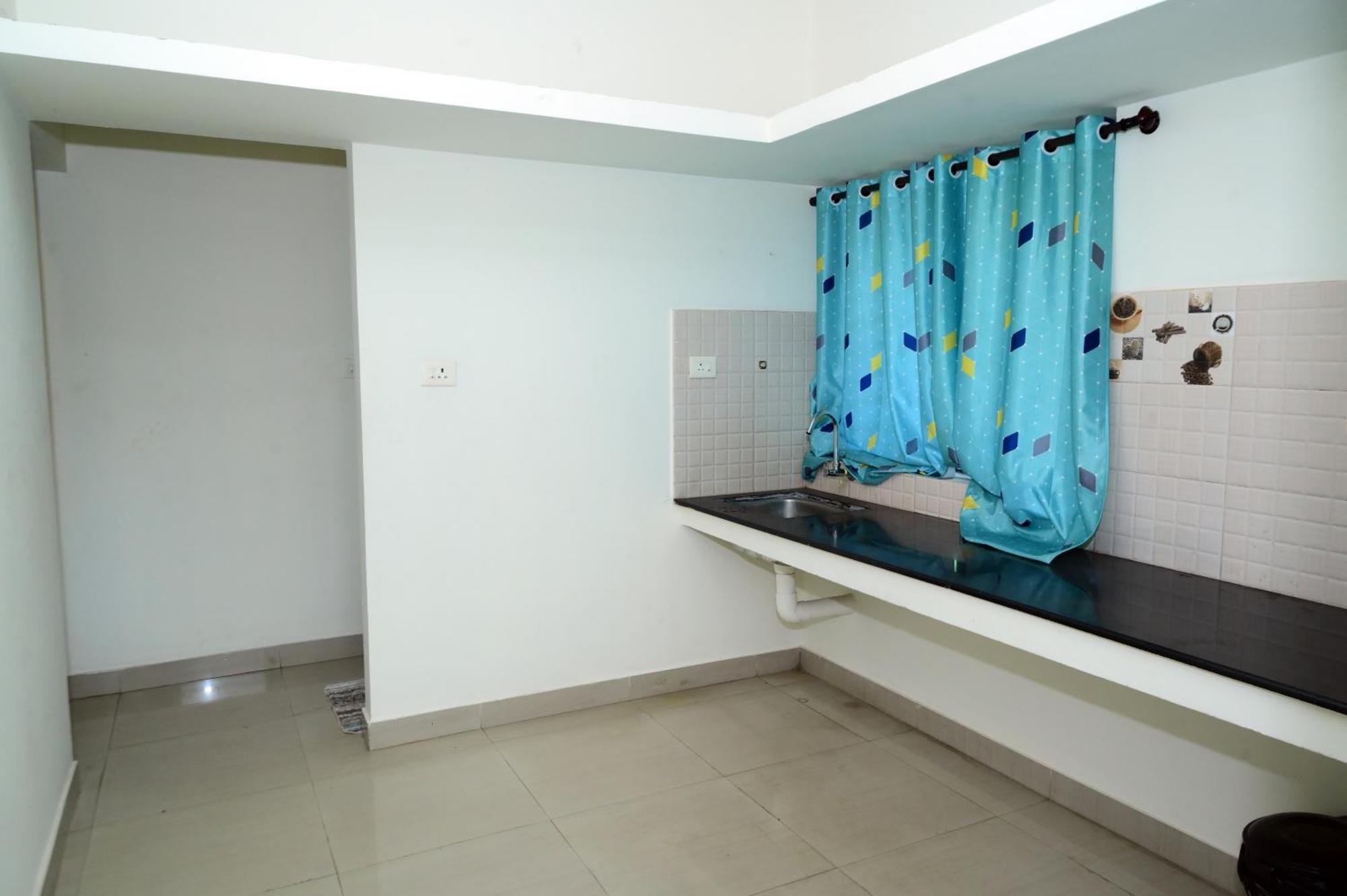 Aradhya Deralakatte Hotel