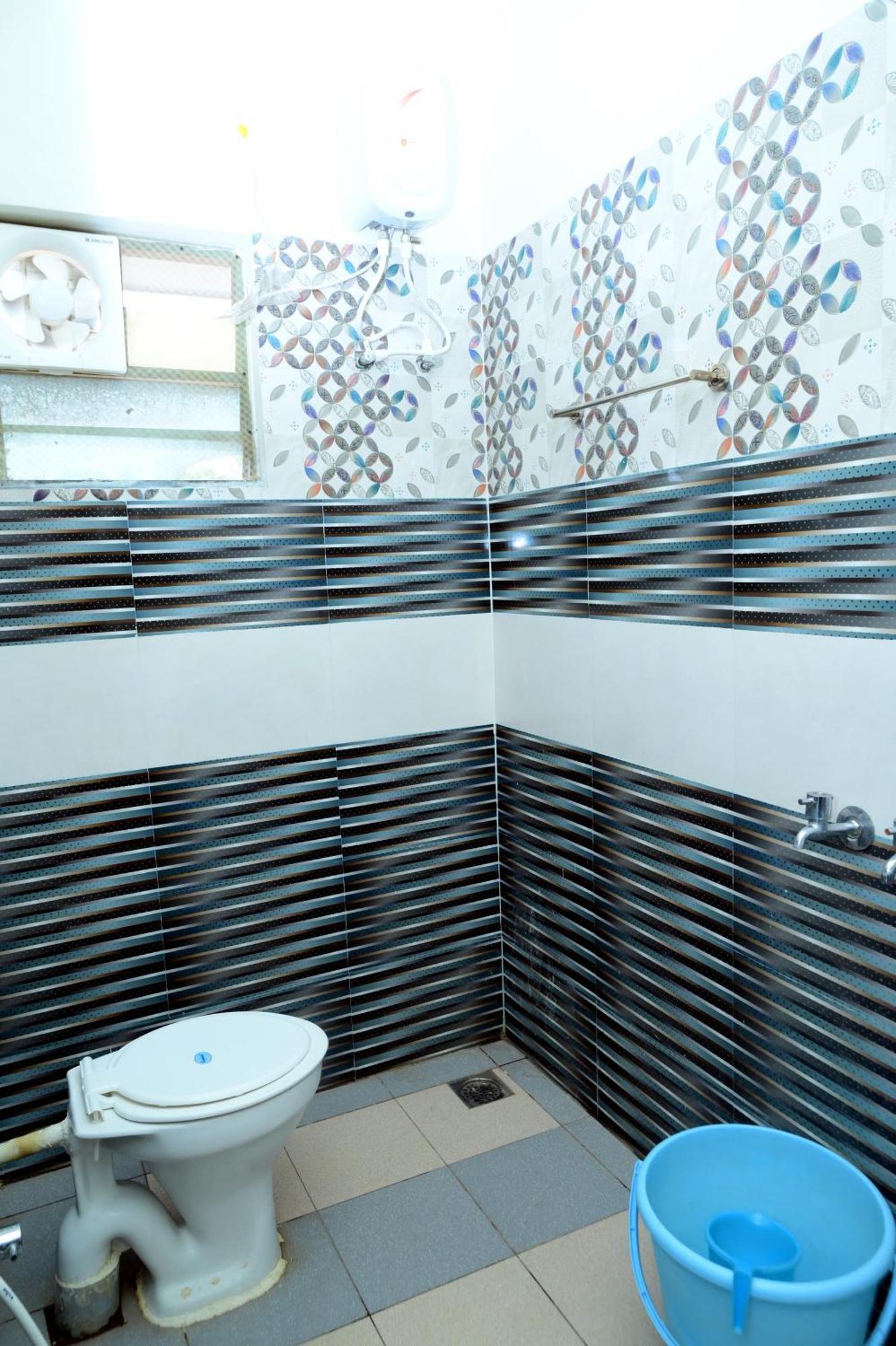Hotel Aradhya Deralakatte 2*