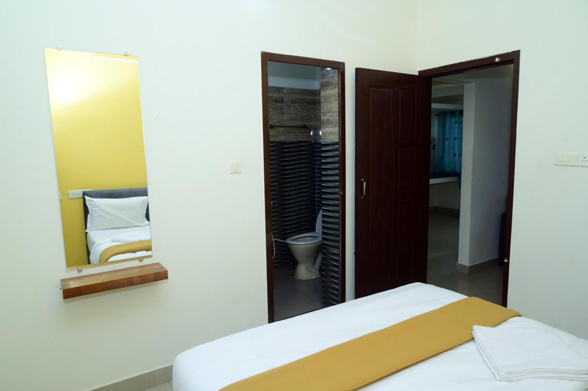 Hotel Aradhya Deralakatte Mangalore