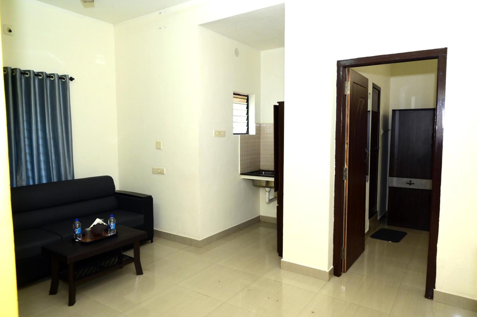 Aradhya Deralakatte Hotel