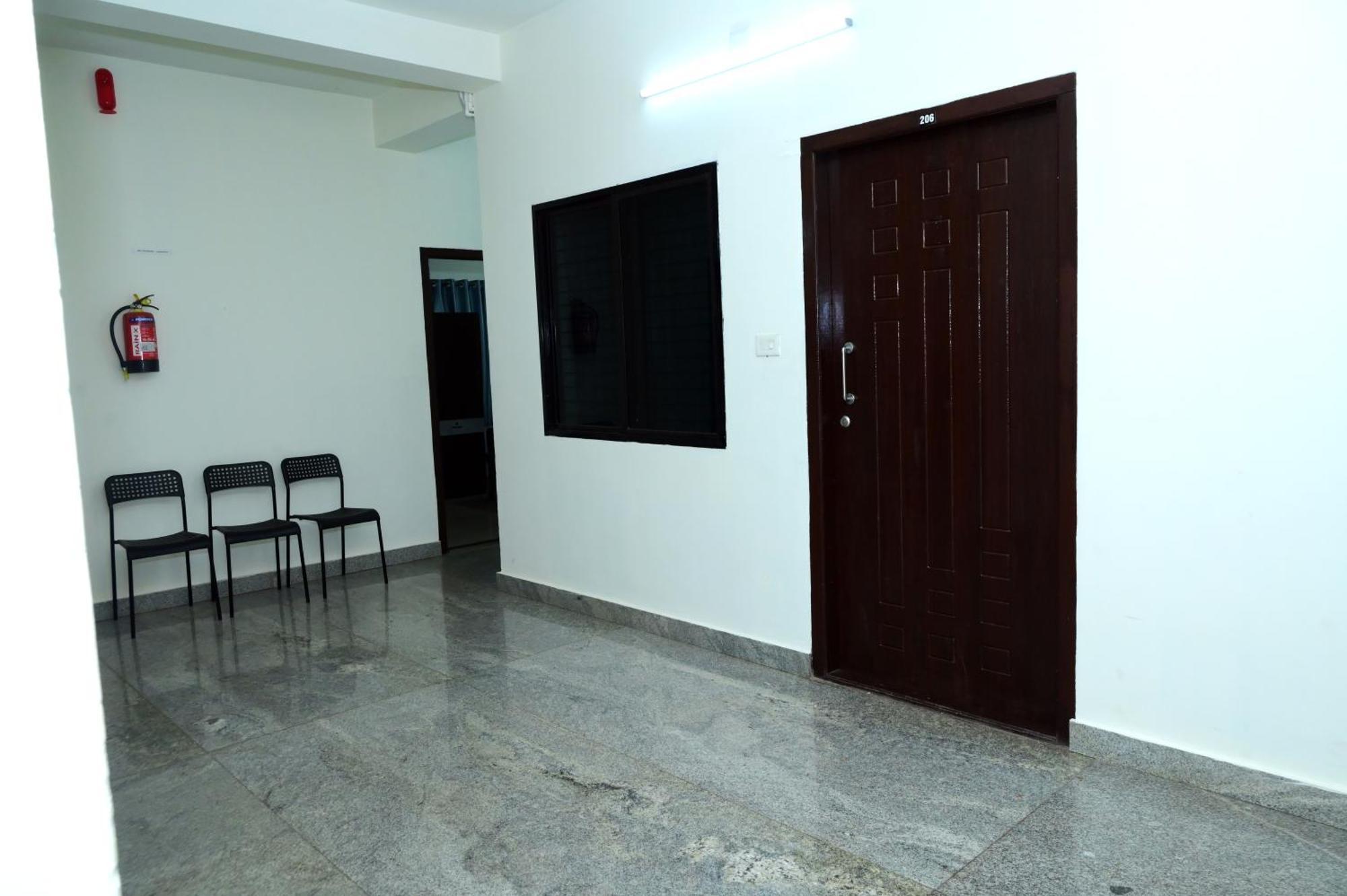 Hotel Aradhya Deralakatte