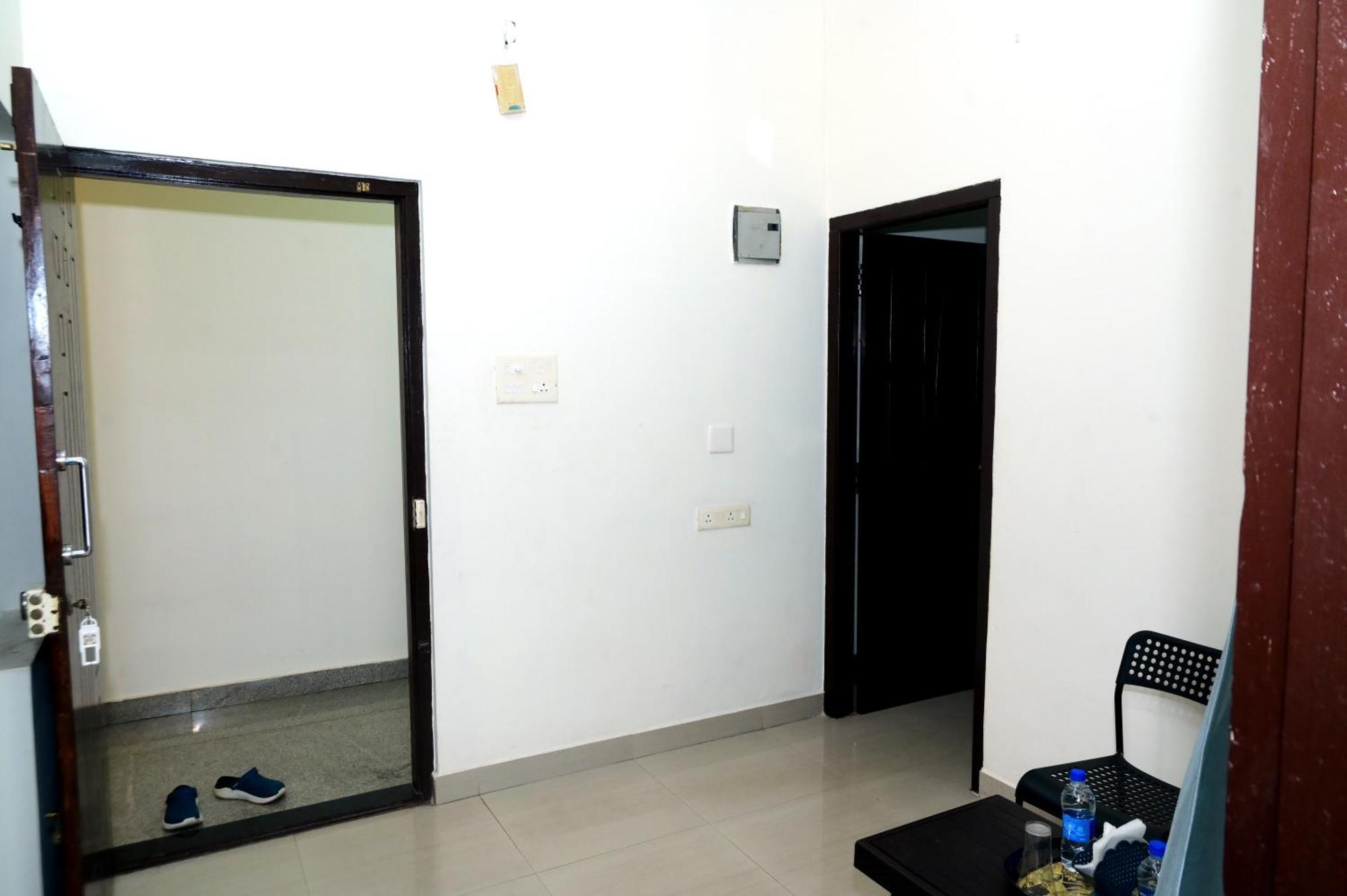 Hotel Aradhya Deralakatte