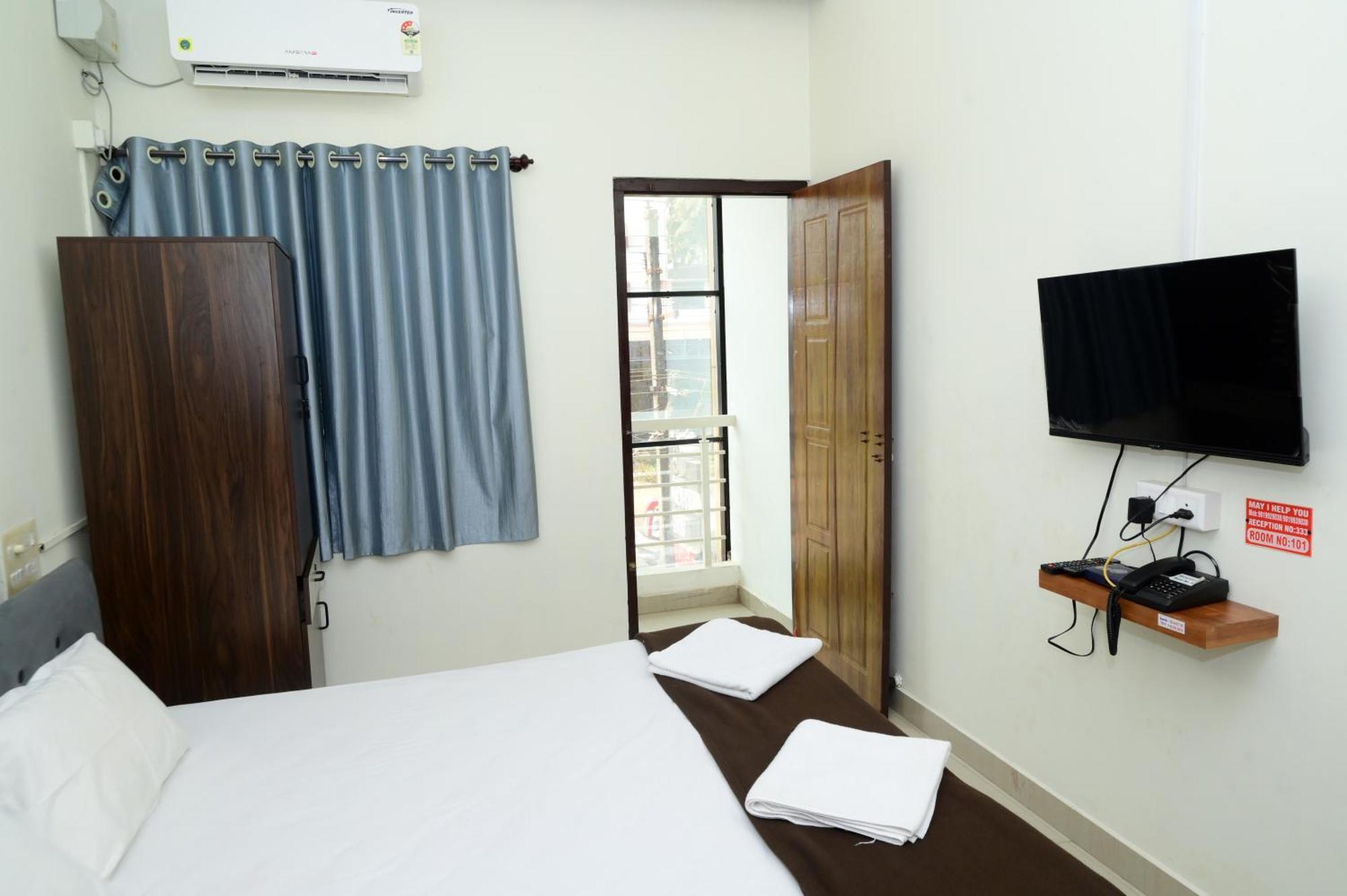 Hotel Aradhya Deralakatte Mangalore