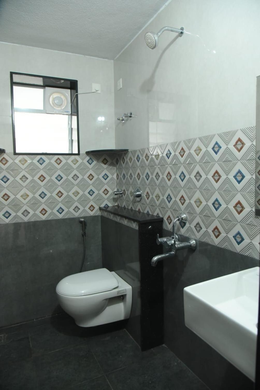 Aradhya Deralakatte Hotel
