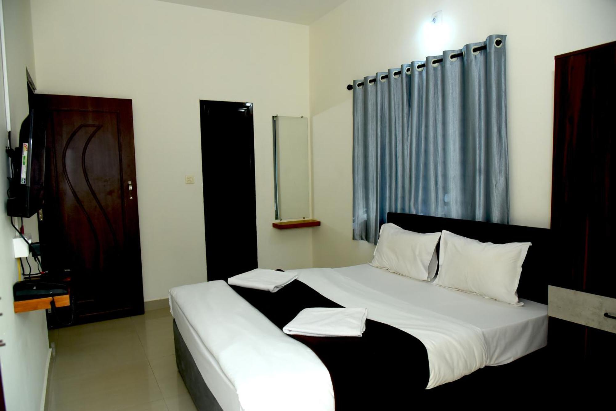 Hotel Aradhya Deralakatte