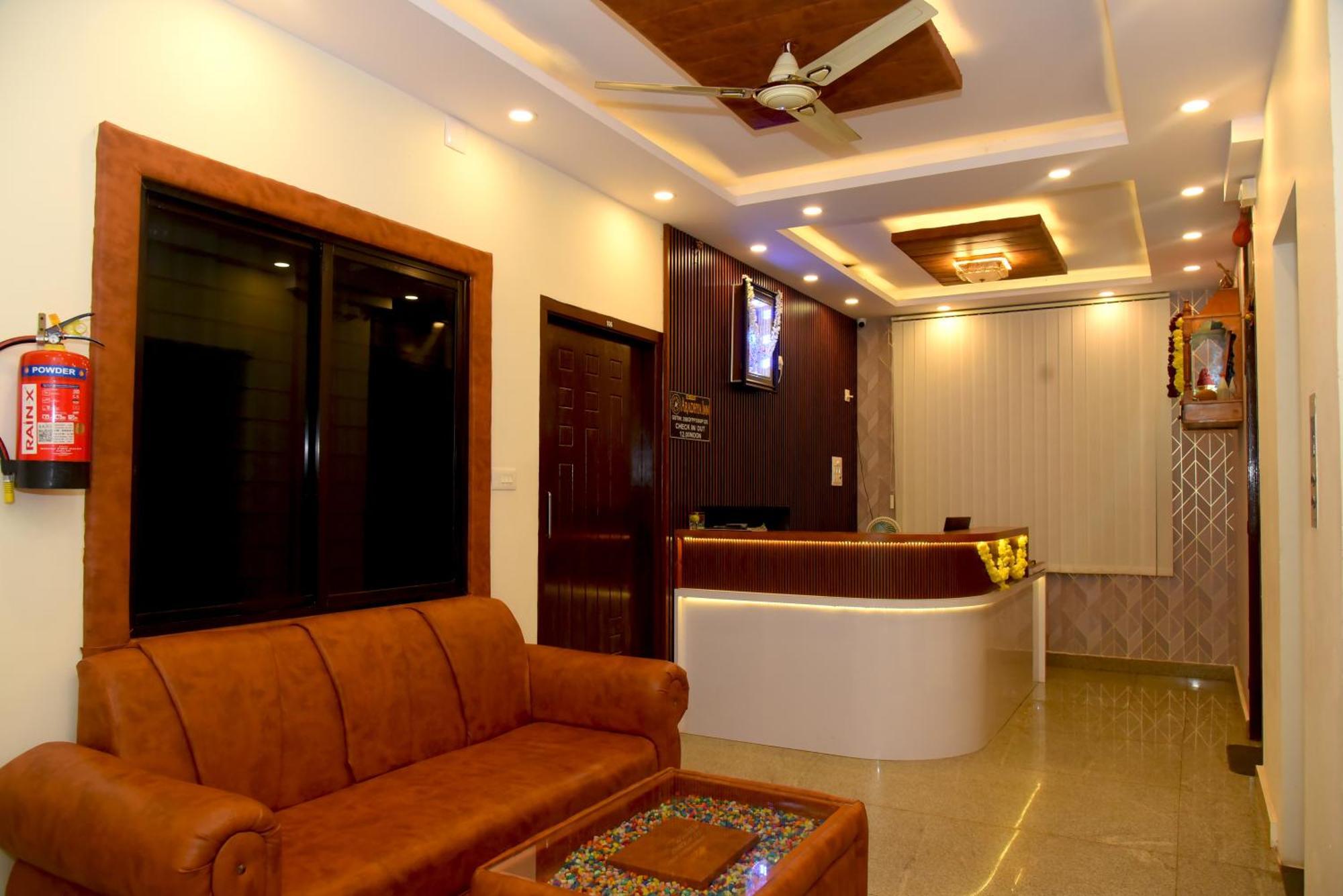 Aradhya Deralakatte Hotel 2*
