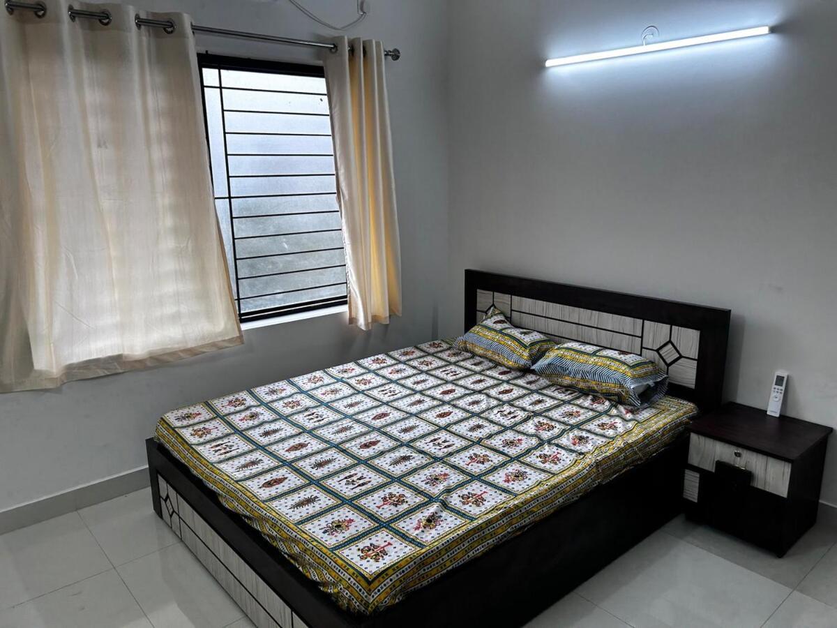 2-3 Bhk Furnished Flat With Amenities Apartment