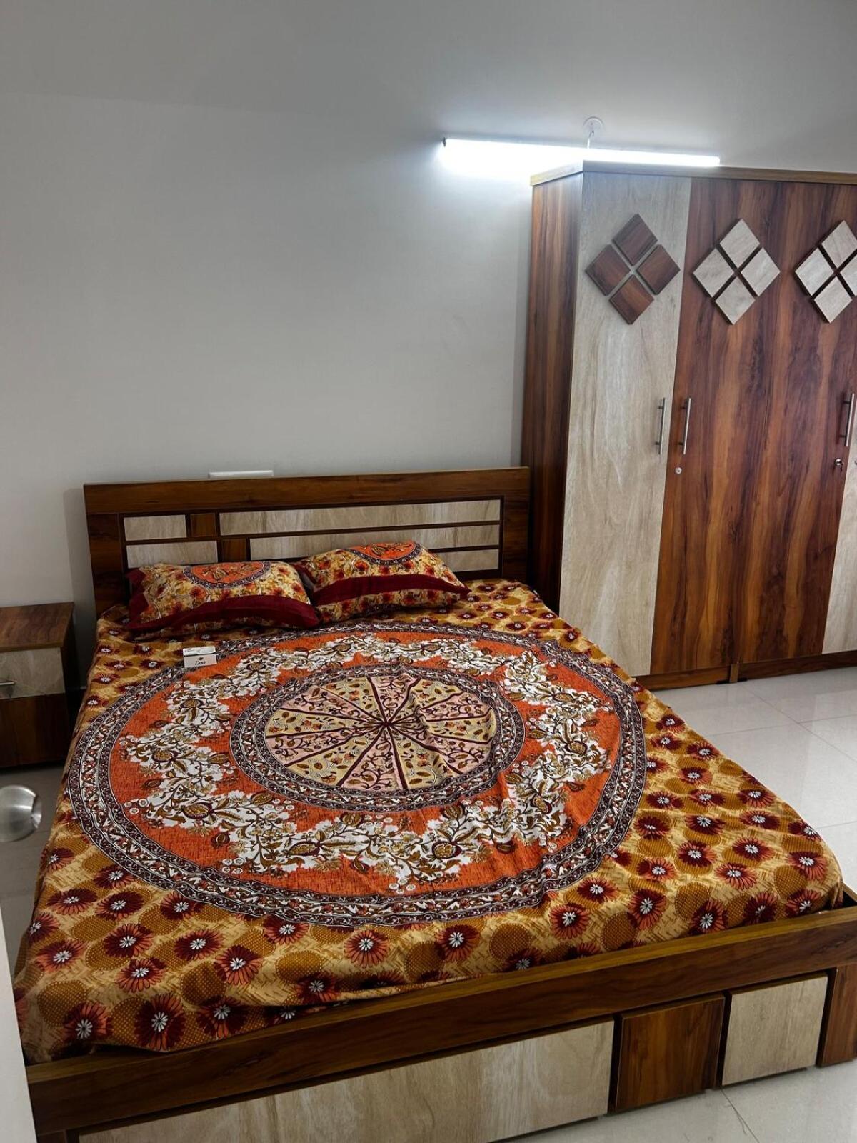 2-3 Bhk Furnished Flat With Amenities Apartment *