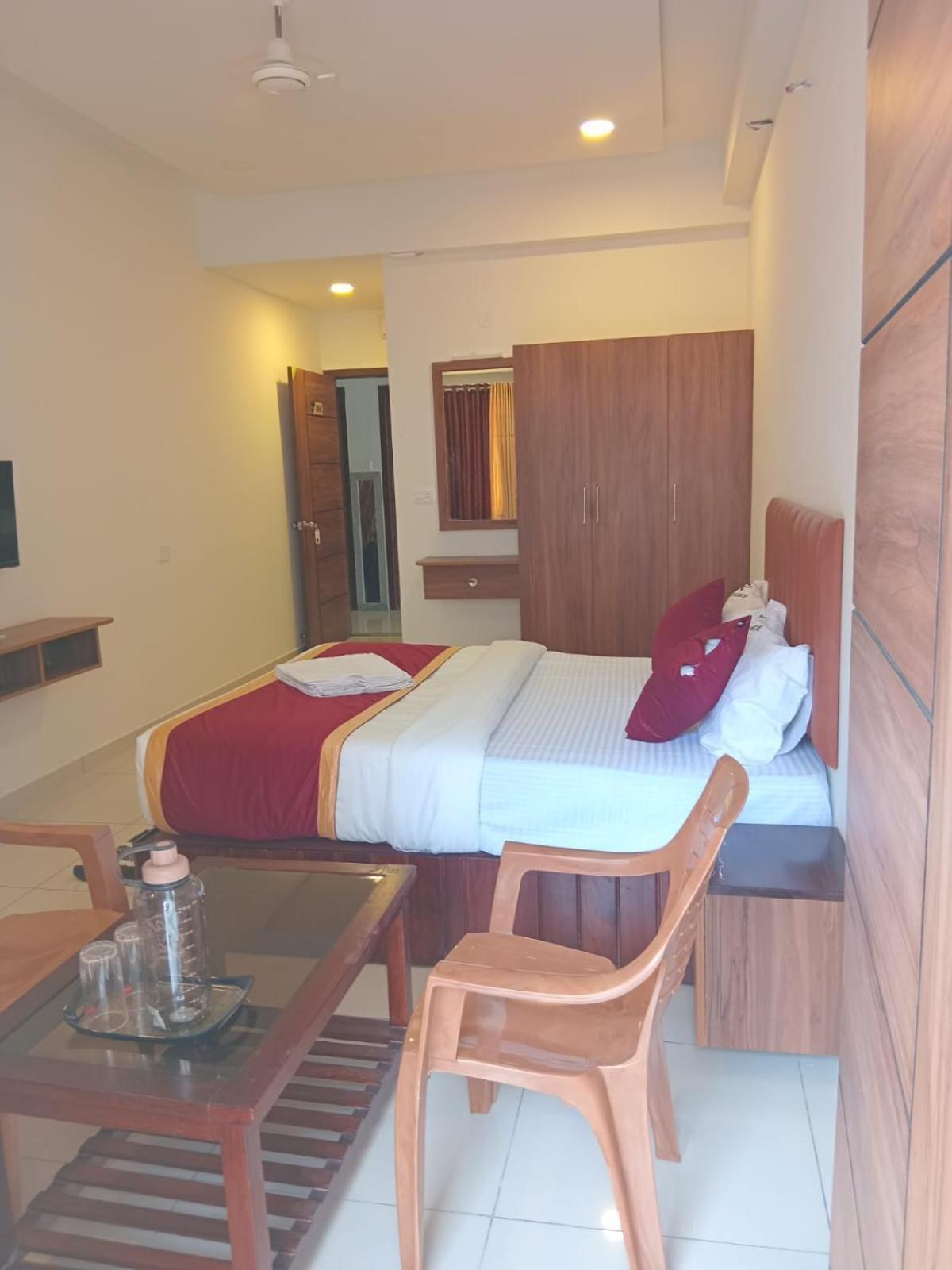 G K Residency Hotel 3*