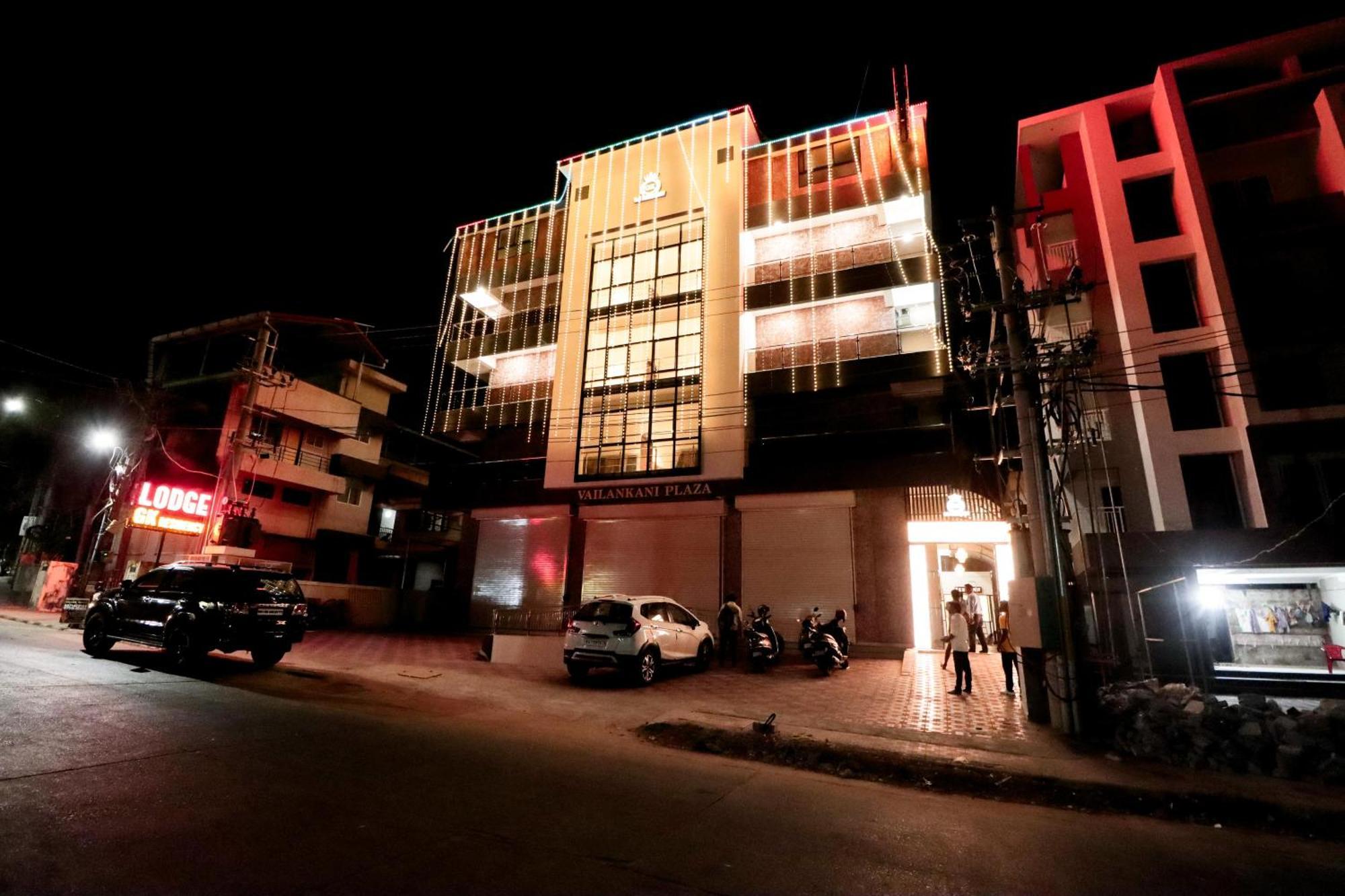 Hotel G K Residency 3*