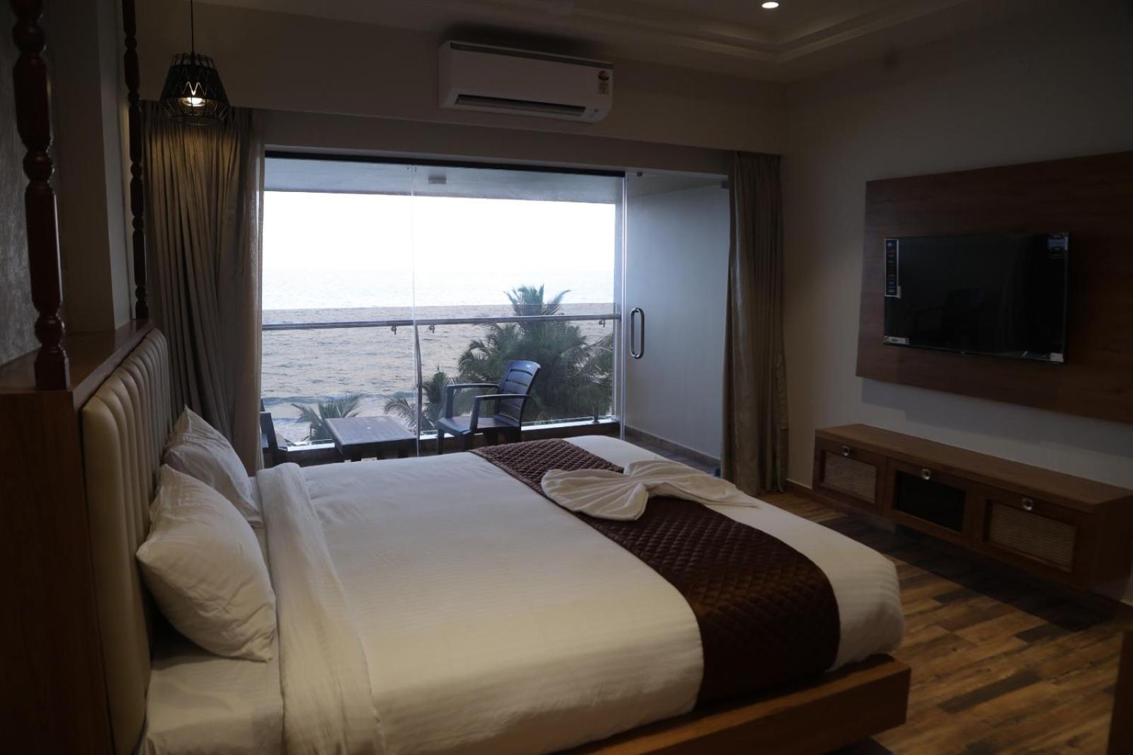 Palm Breeze Resort *
