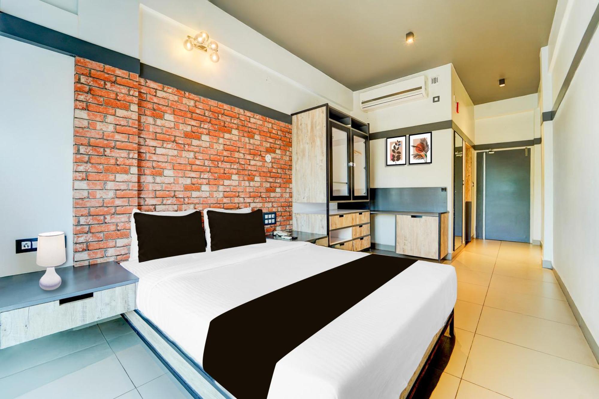 Super Townhouse Oak Hotel Mangalore