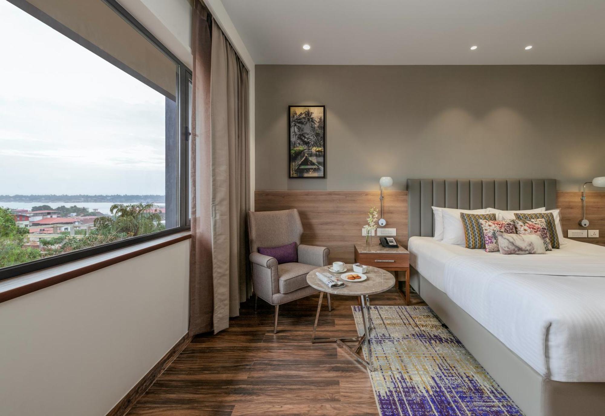 Vivanta Oldport Road - Formerly Known As Taj Manjarun Hotel