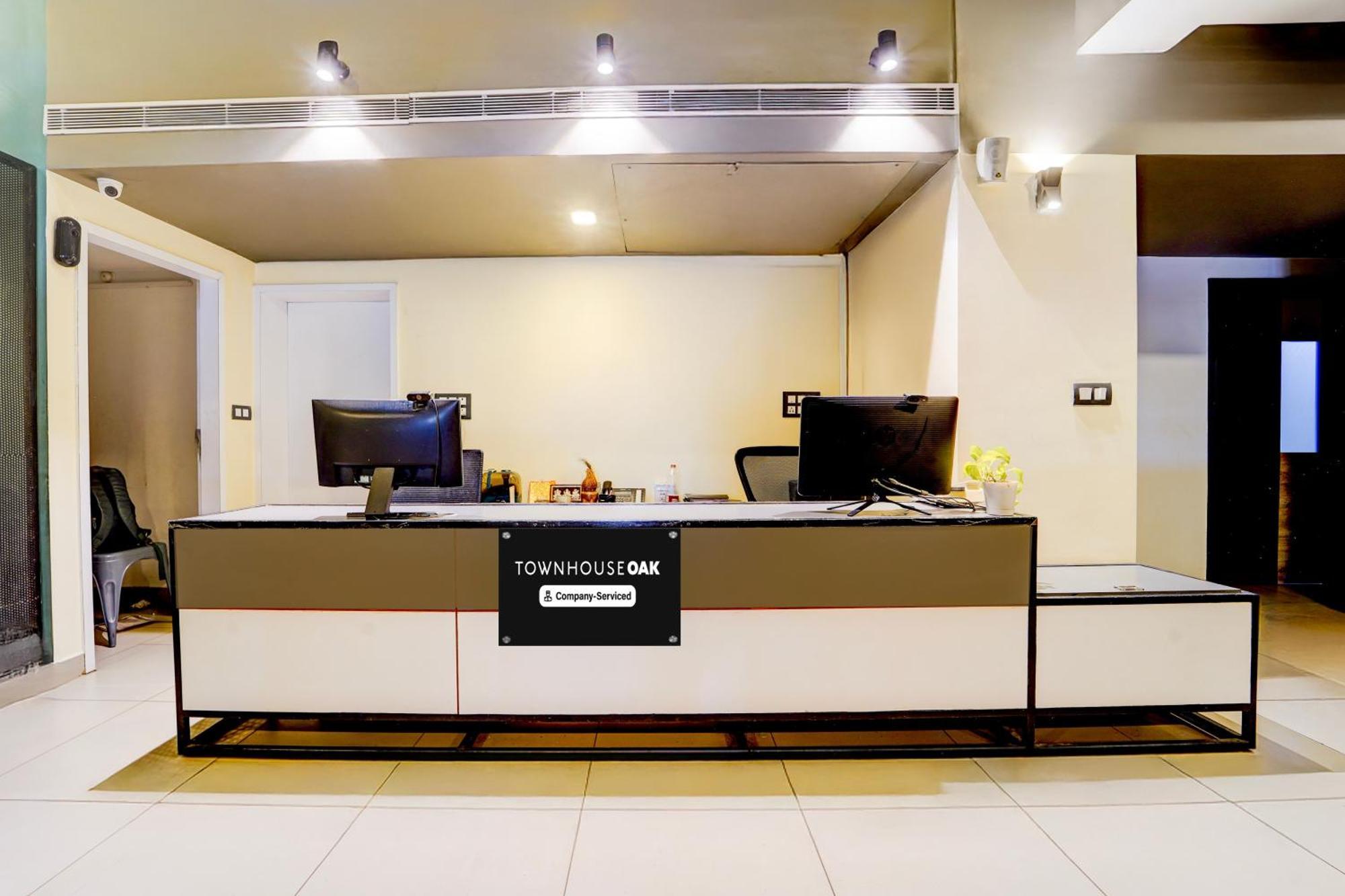 Super Townhouse Oak Hotel