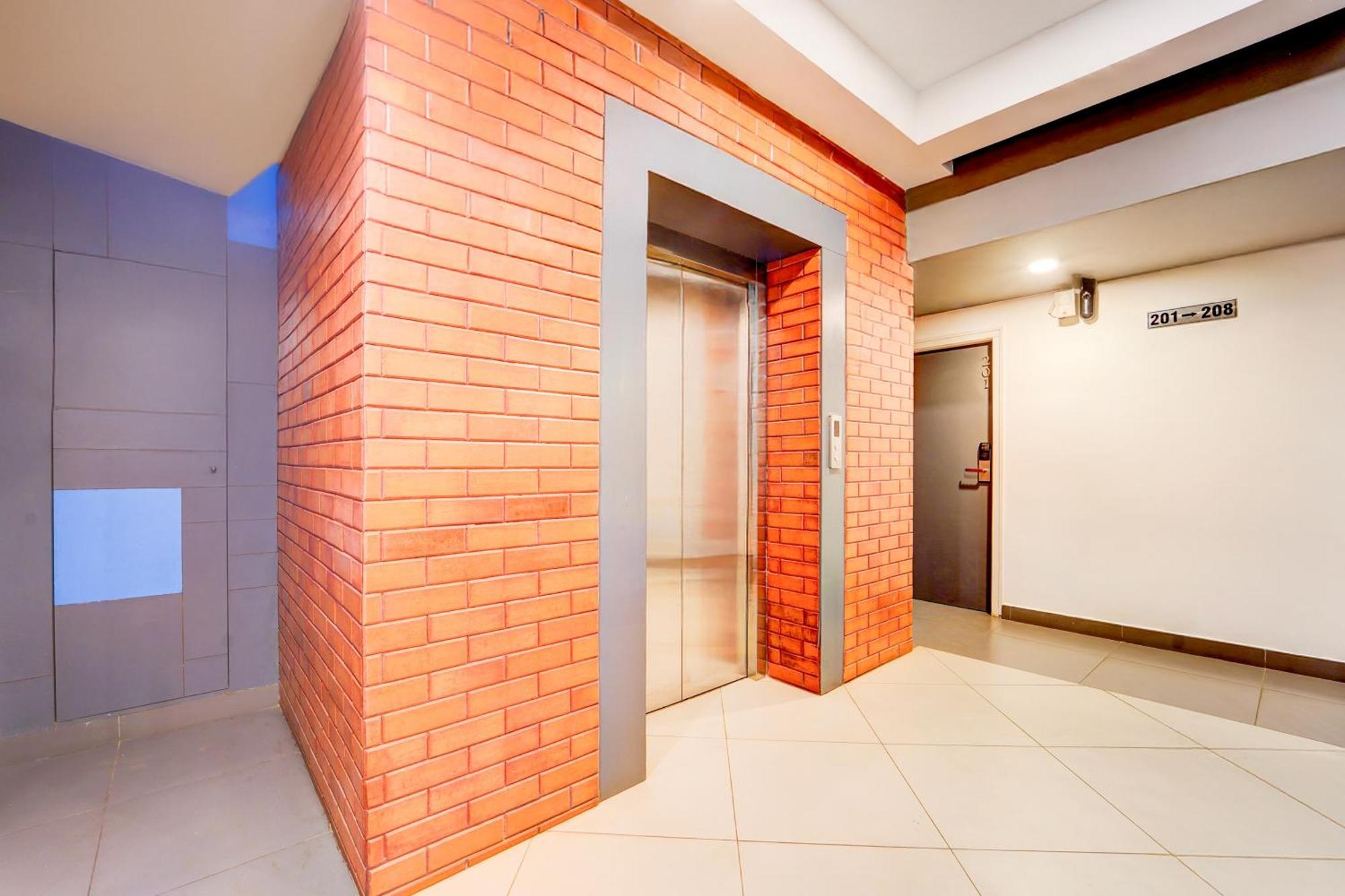 Hotel Super Townhouse Oak Mangalore