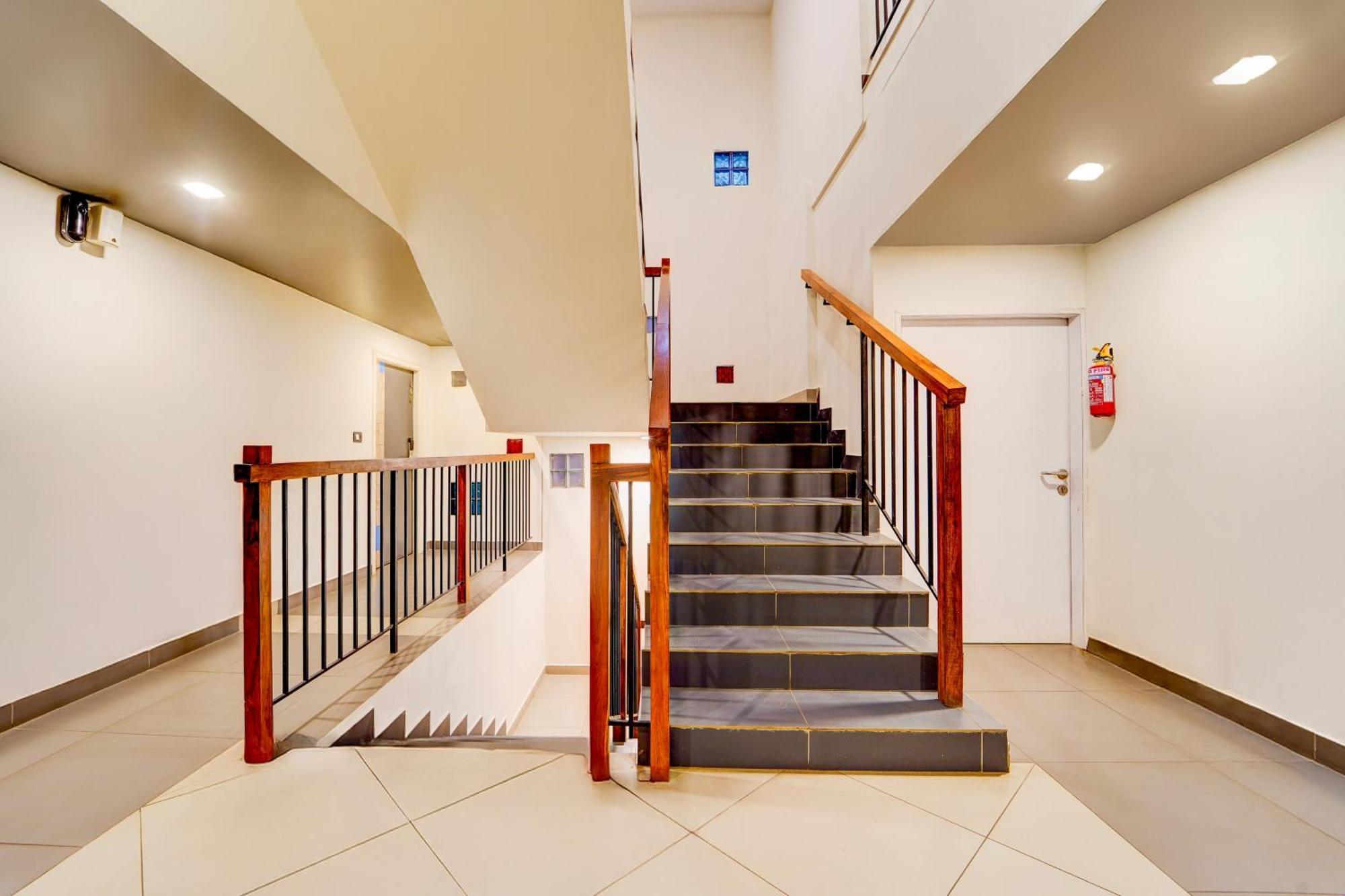 Super Townhouse Oak Hotel
