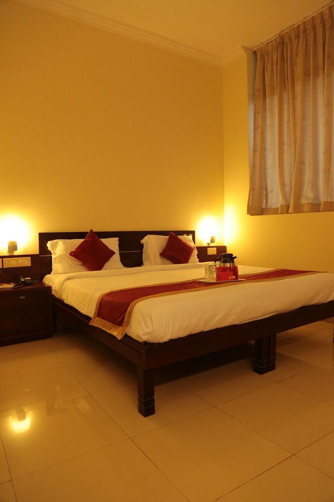 Hotel Oyo Father Mullers Road Mangalore
