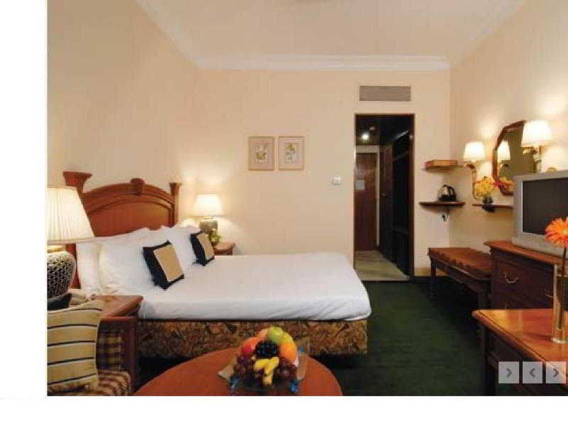 Vivanta Oldport Road - Formerly Known As Taj Manjarun Hotel