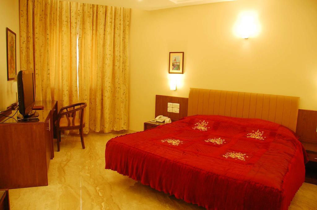 Hotel Deepa Comforts 4*