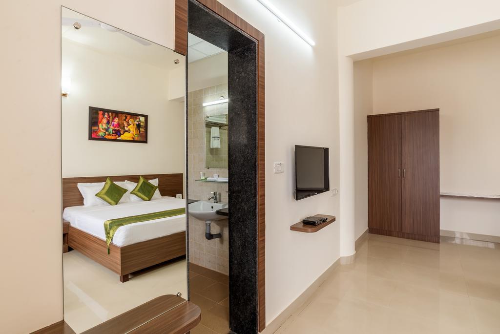 Treebo Pappilon Palace - Pvs Circle Hotel Mangalore