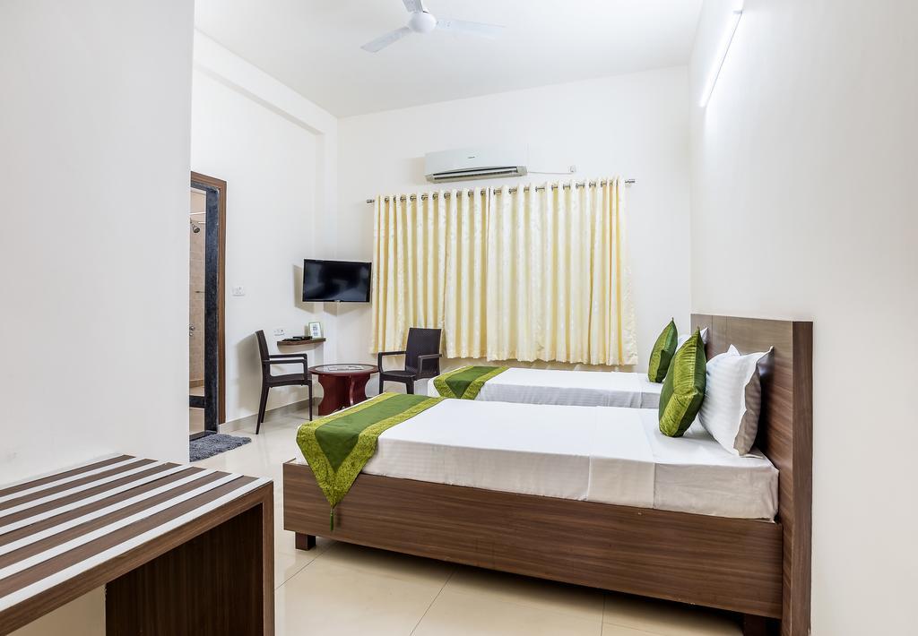 Treebo Pappilon Palace - Pvs Circle Hotel