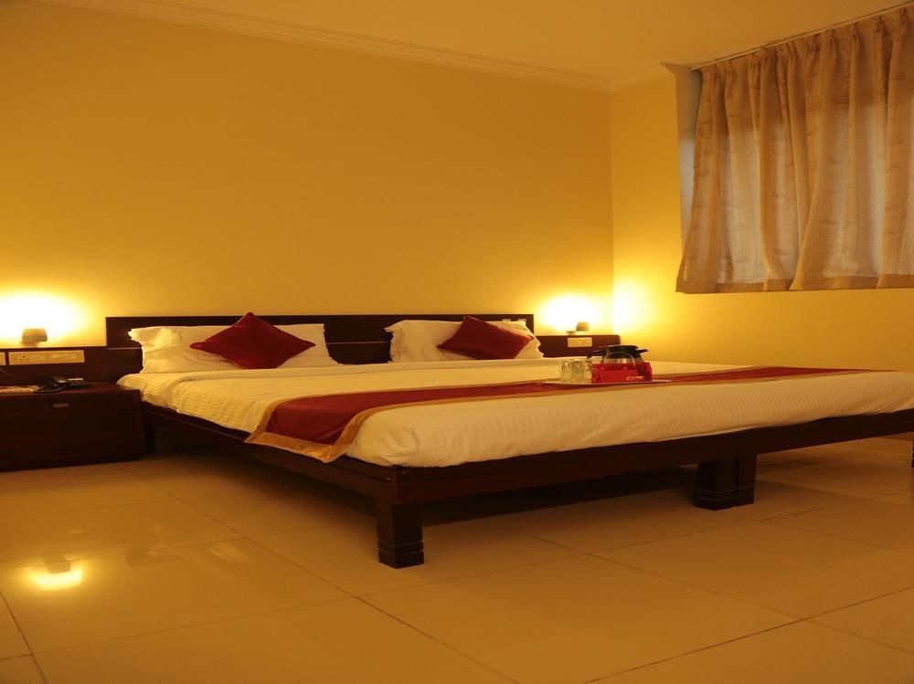 Oyo Father Mullers Road Hotel