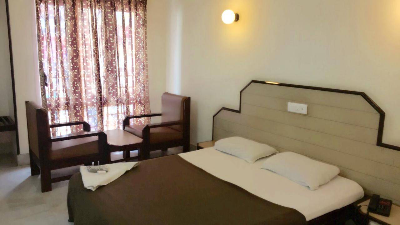 Navaratna Palace Hotel 3*