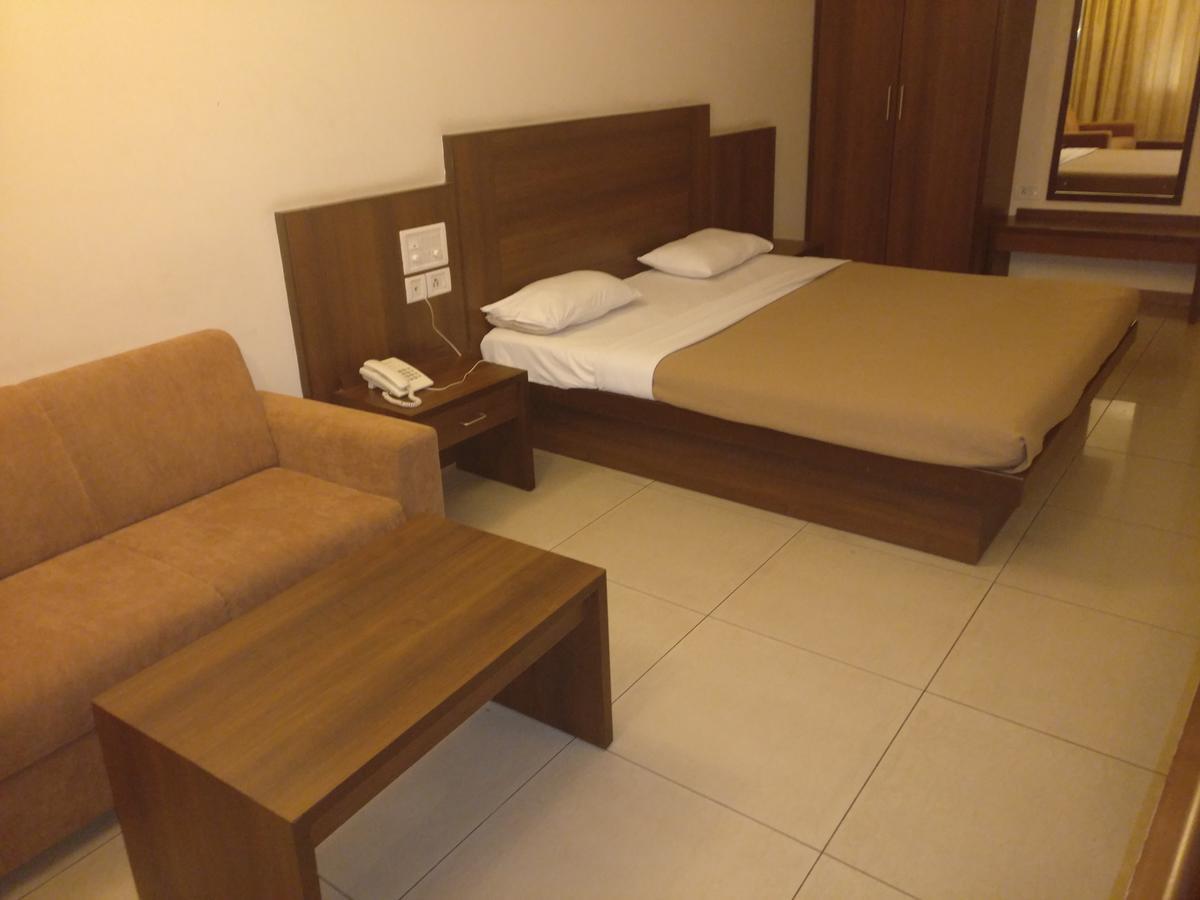 Suman Residency Hotel *