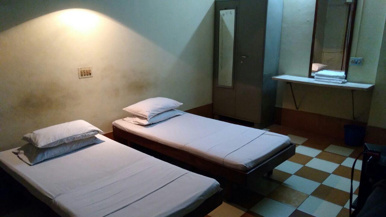 Hotel Srinivas 3*