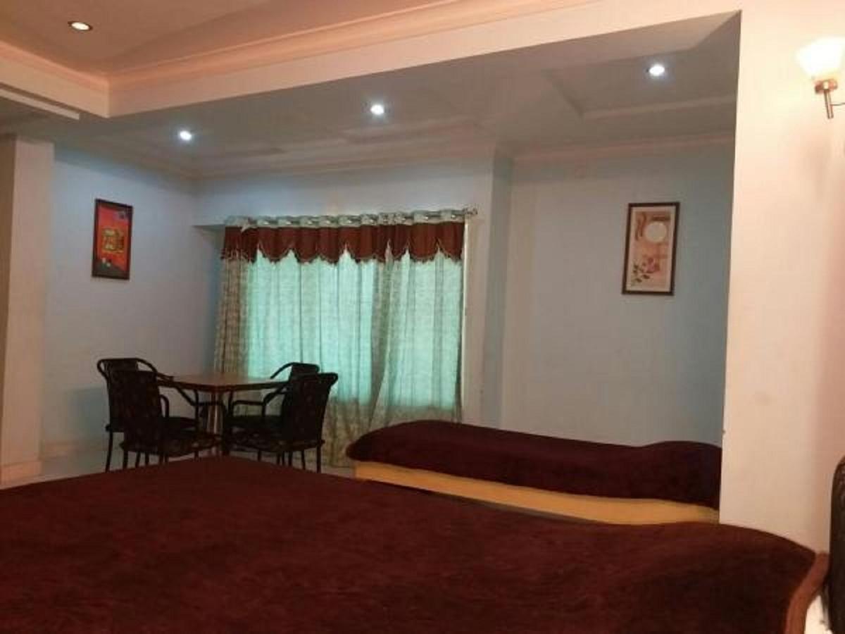 Kumar's International Hotel 2*