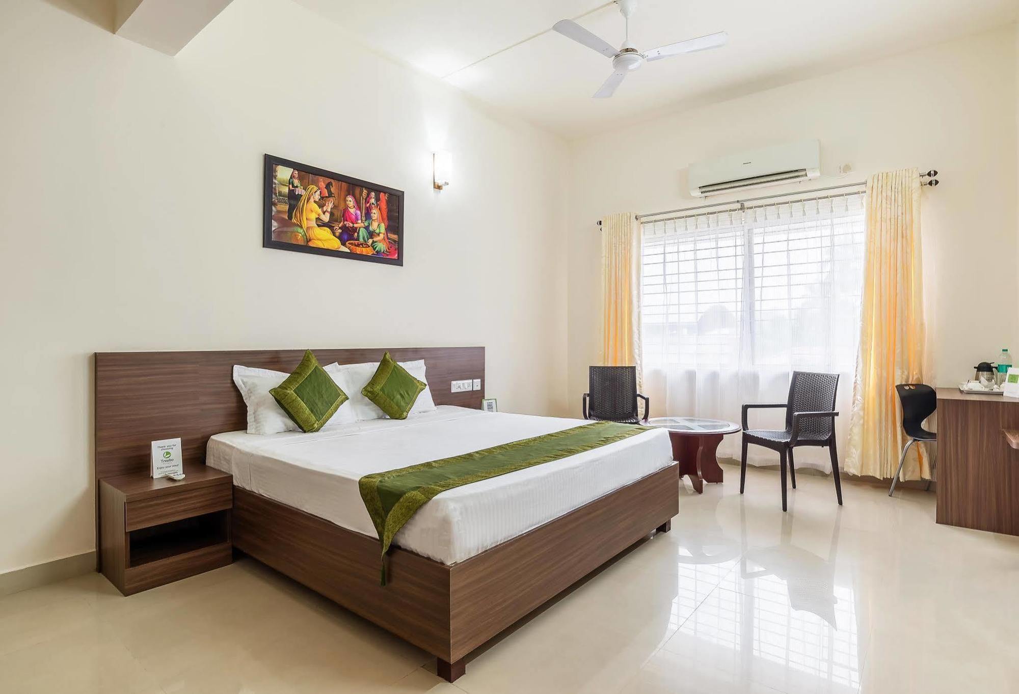 Hotel Treebo Pappilon Palace - Pvs Circle Mangalore