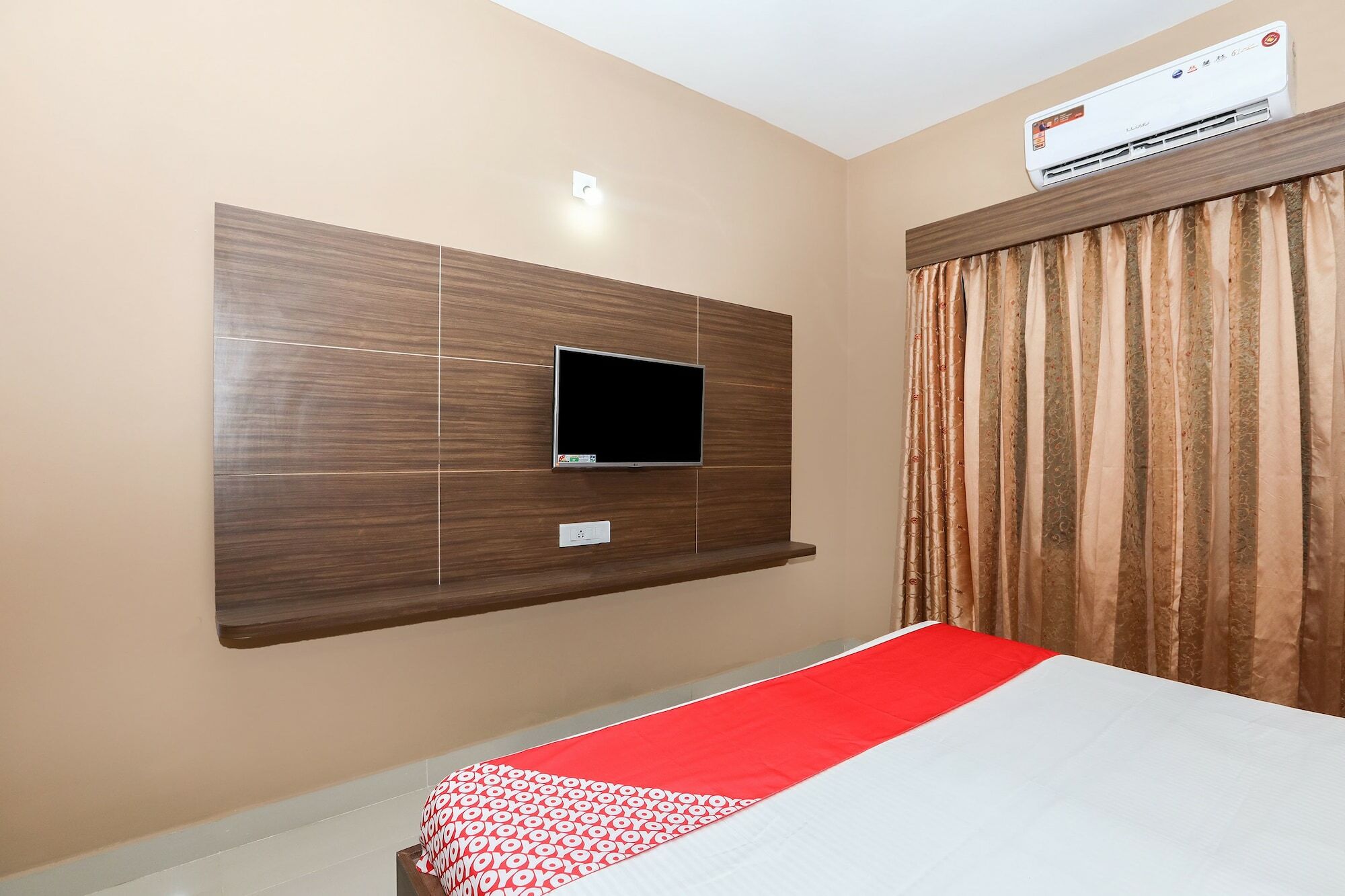 Oyo 17106 Royal Mangalore