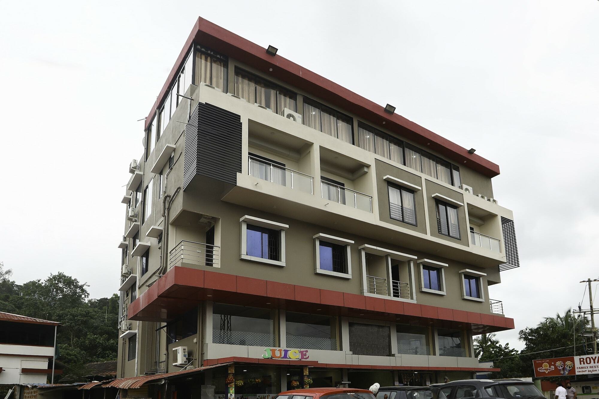 Oyo 17106 Royal Hotel 3*