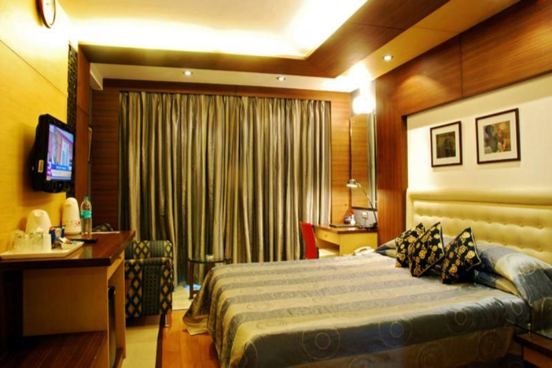 Goldfinch 4*