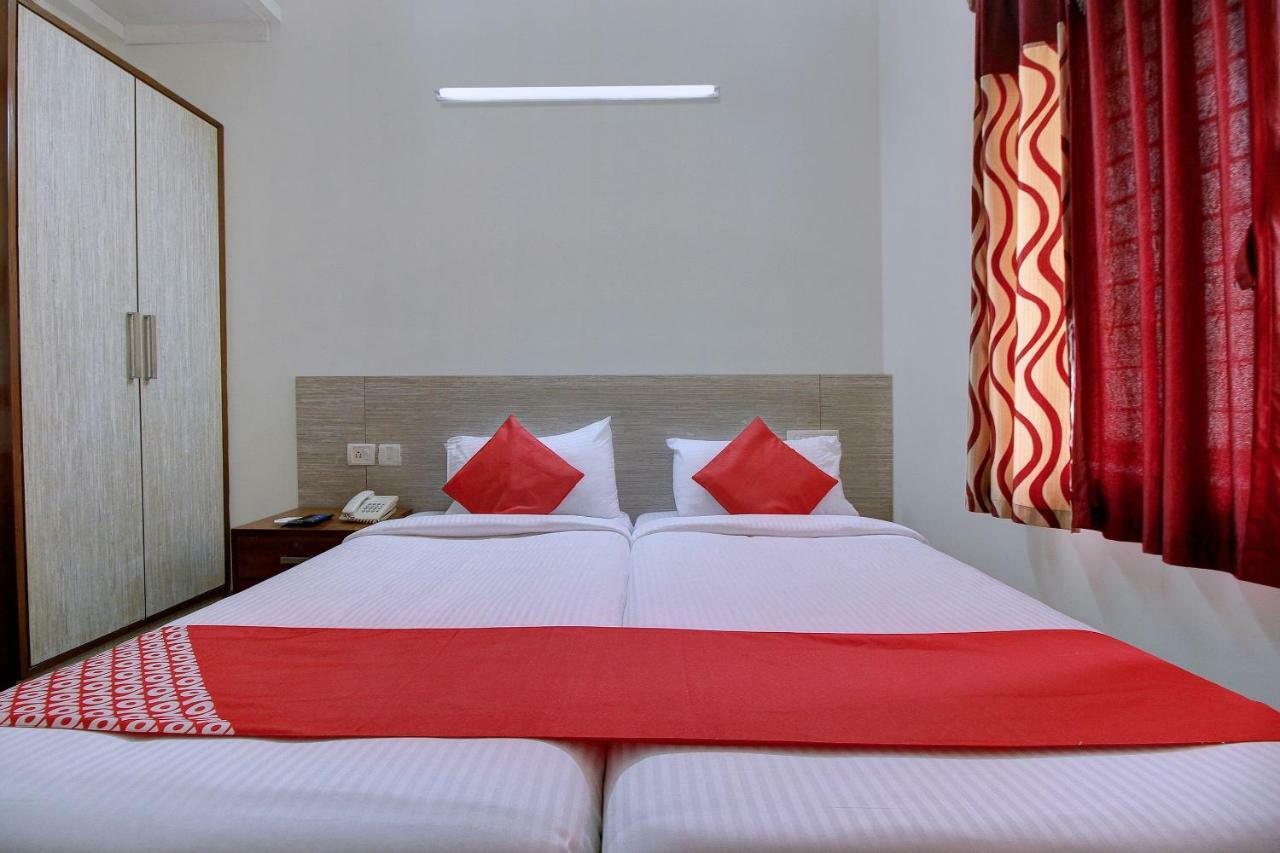 Oyo 16662 Taj Residency Hotel 3*