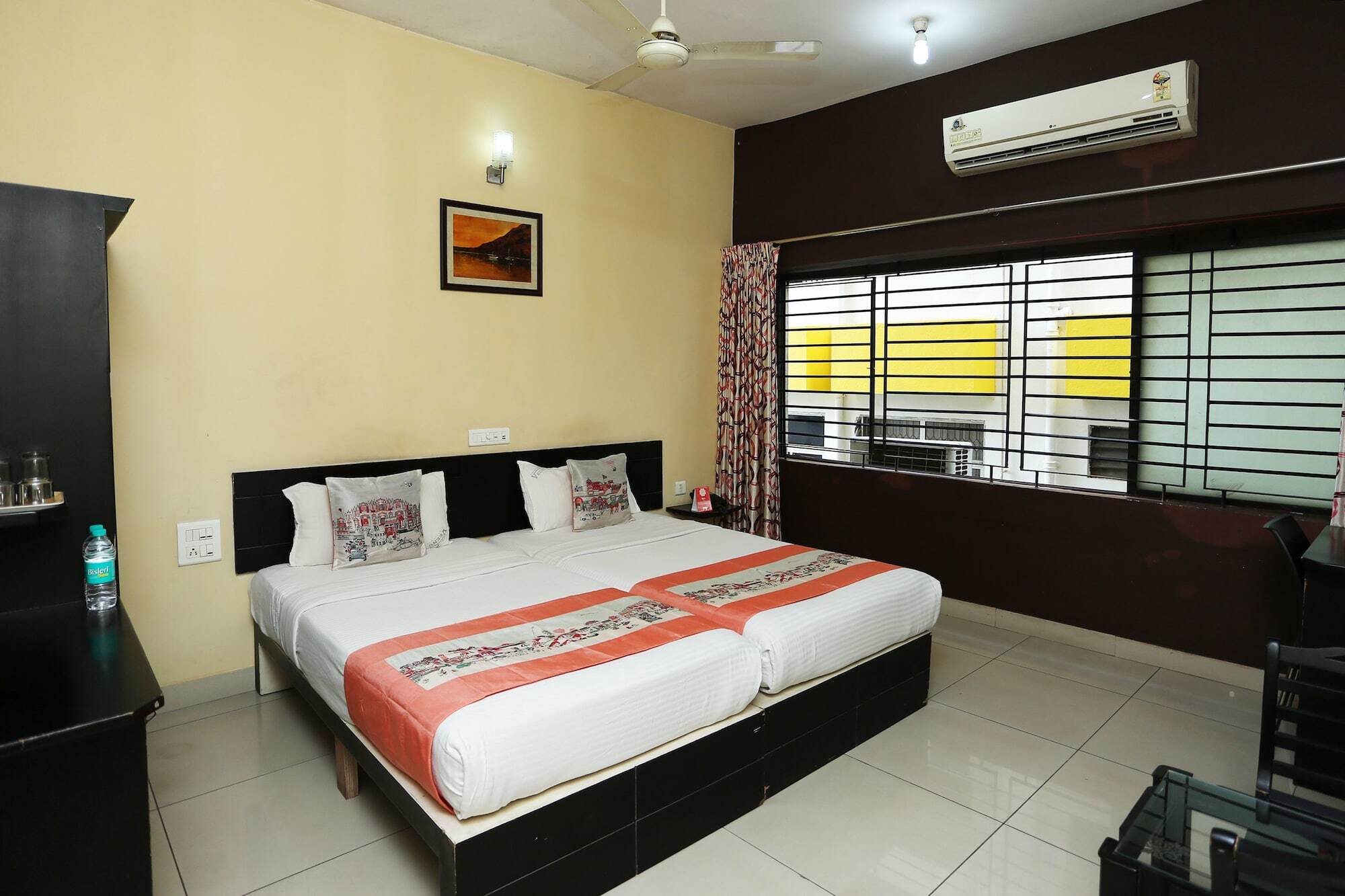 Hotel Oyo 9219 Veenu International