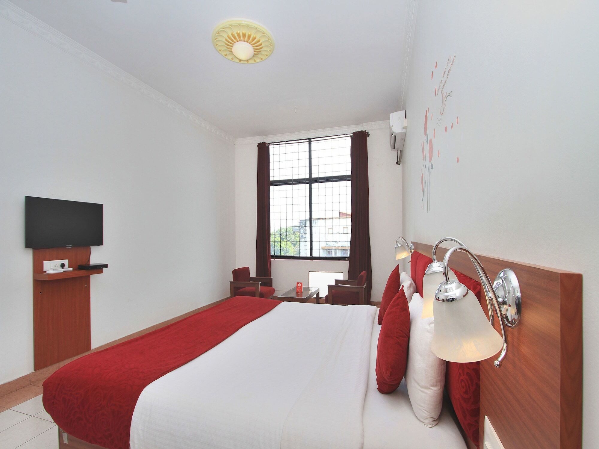 Oyo 10632 Brigade Royal 3*
