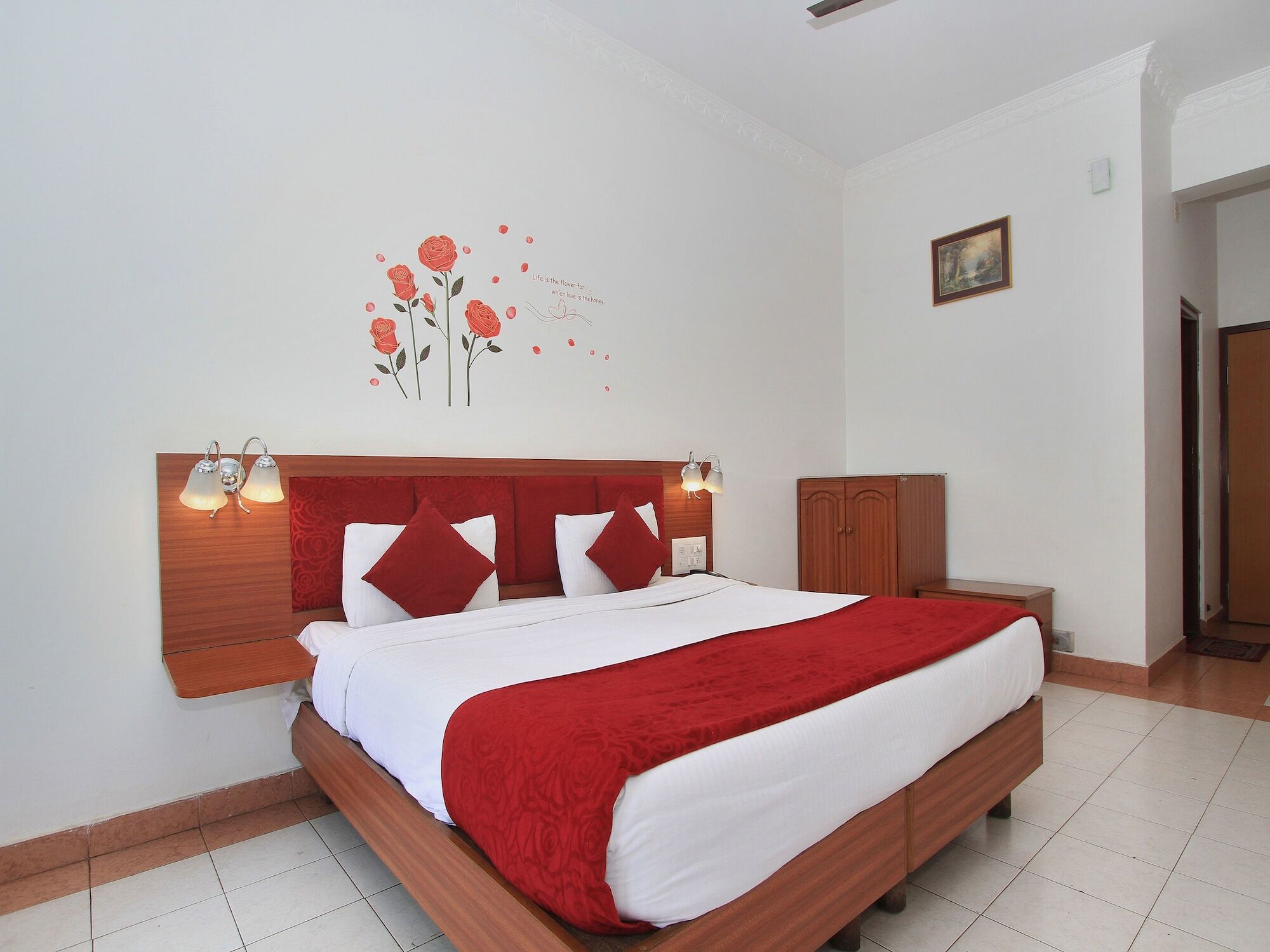 Oyo 10632 Brigade Royal Hotel 3*