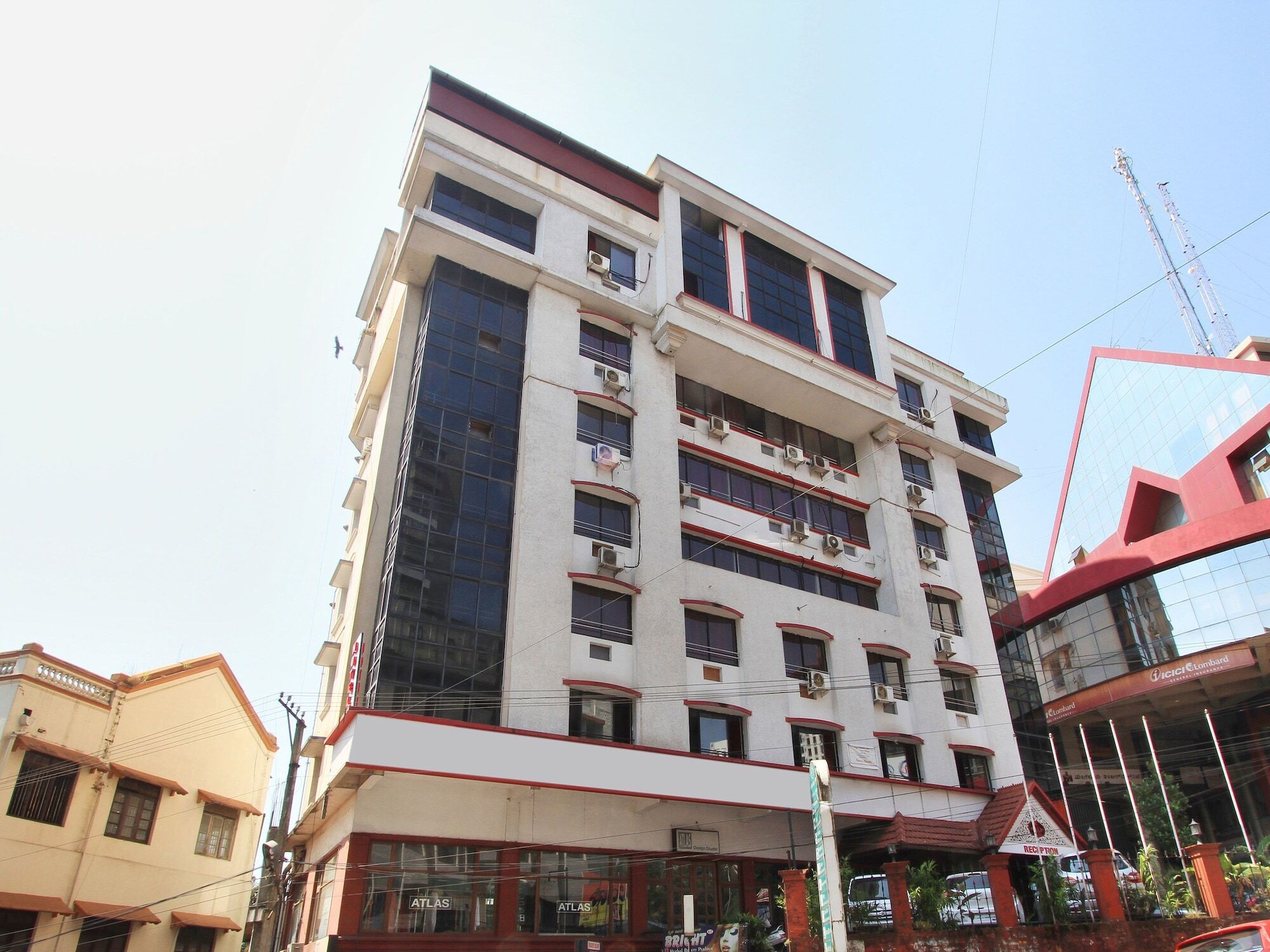 Oyo 10632 Brigade Royal 3*