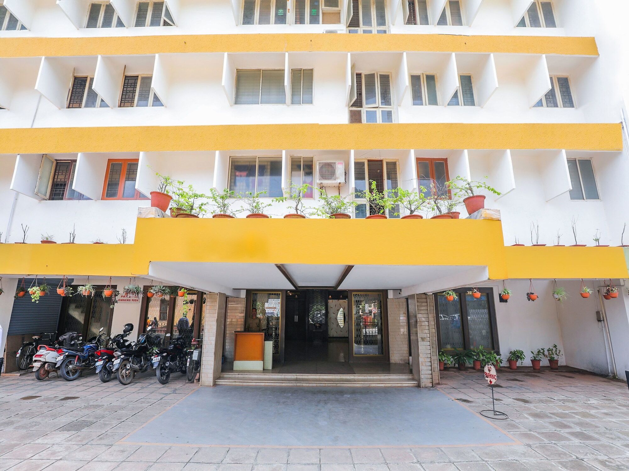 Hotel Oyo 17278 Srinivas Mangalore