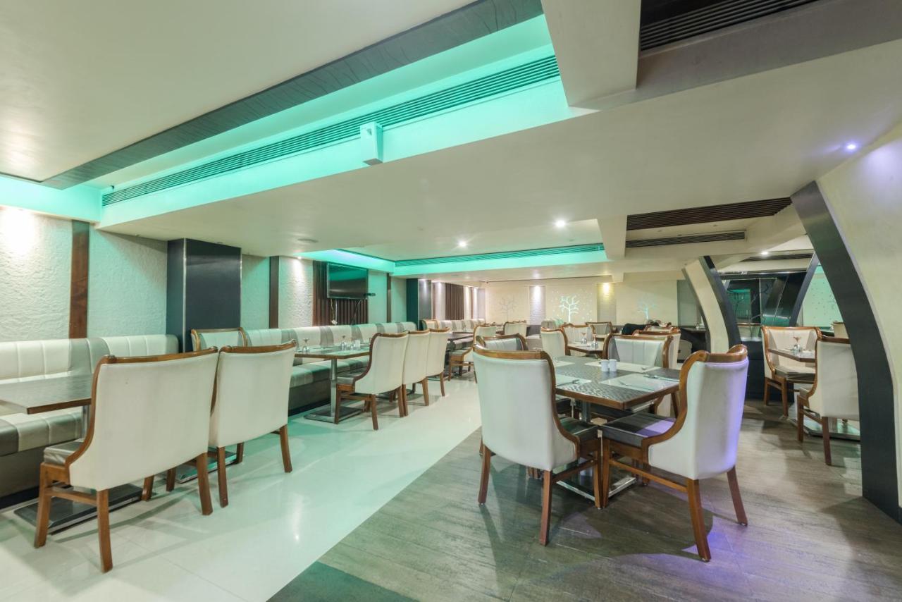 Roopa Hotel
