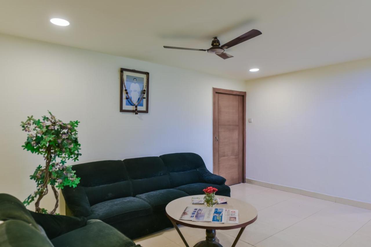 Roopa Hotel