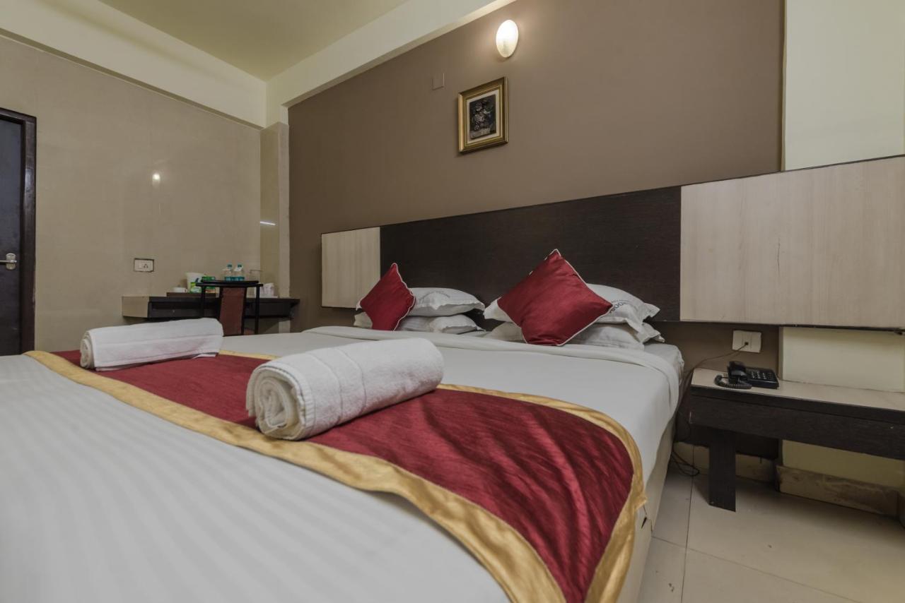 Roopa Hotel