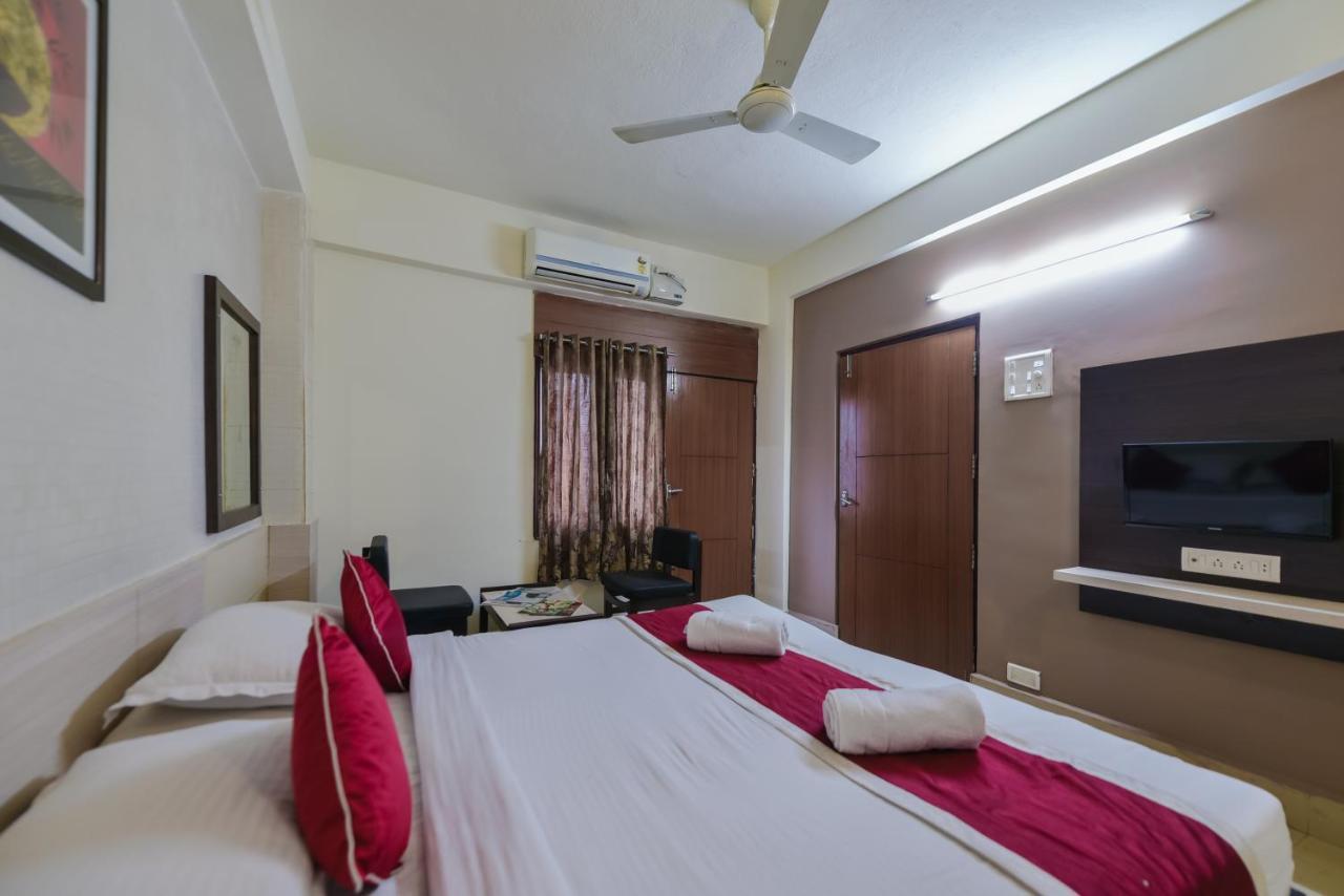 Roopa Hotel