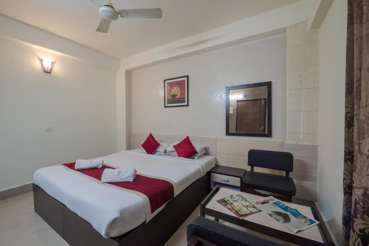 Roopa Hotel