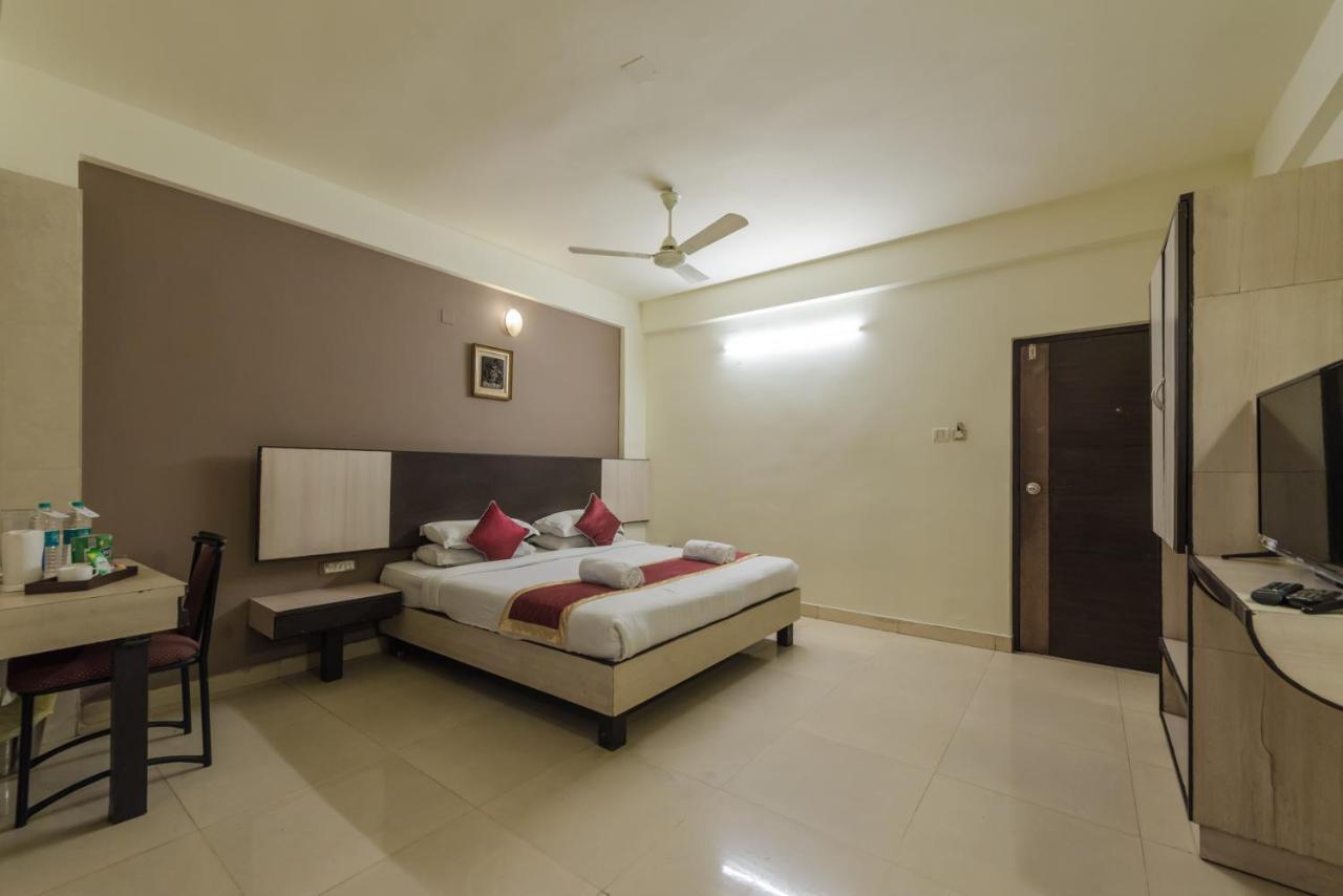 Roopa Hotel