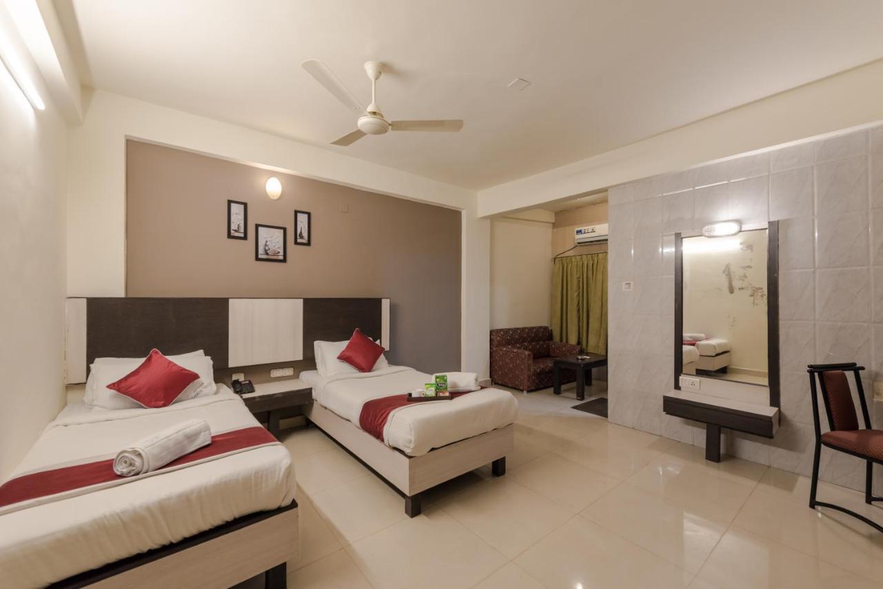 Roopa Hotel
